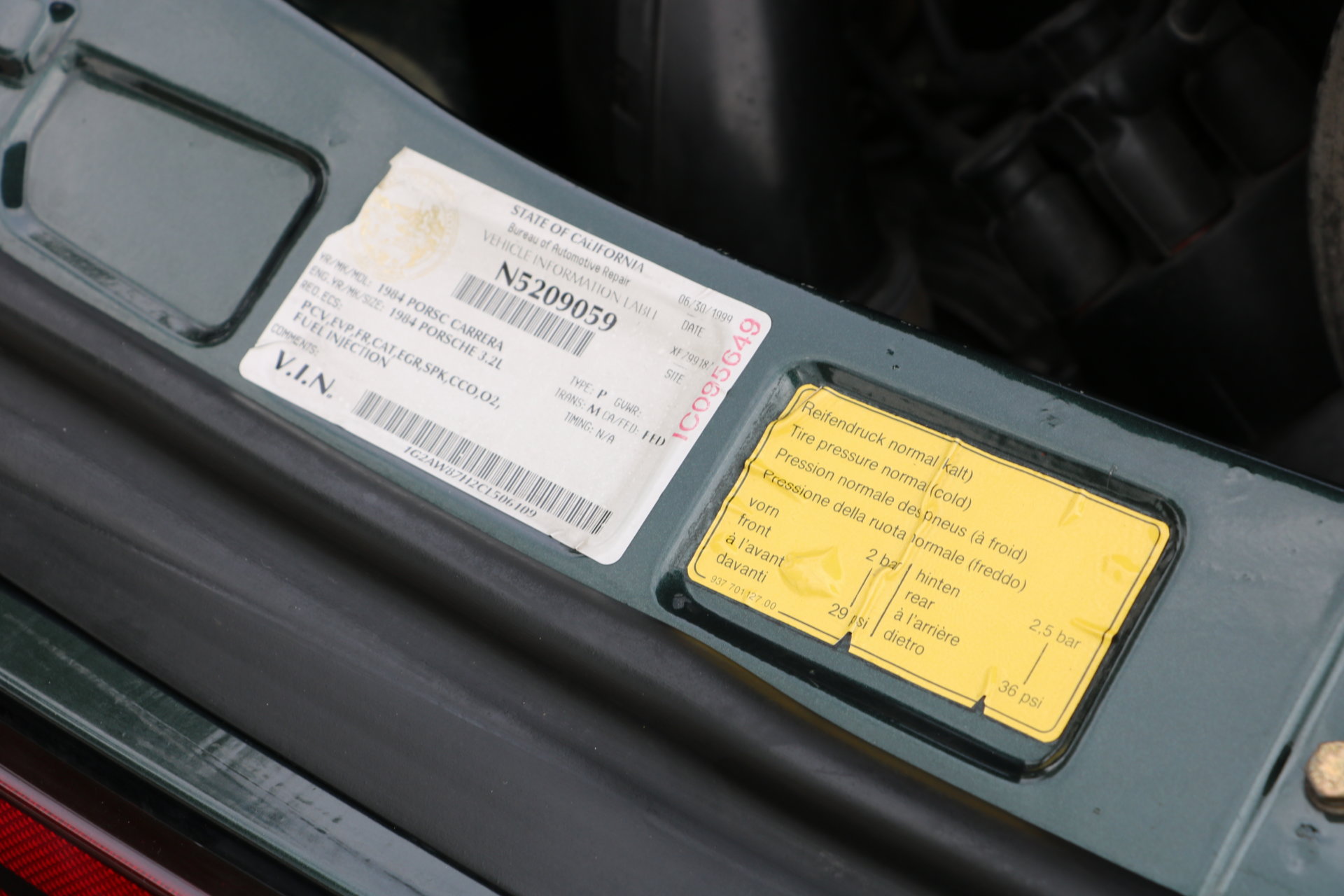 Real Art on Wheels | Porsche 911 Carrera 3.2