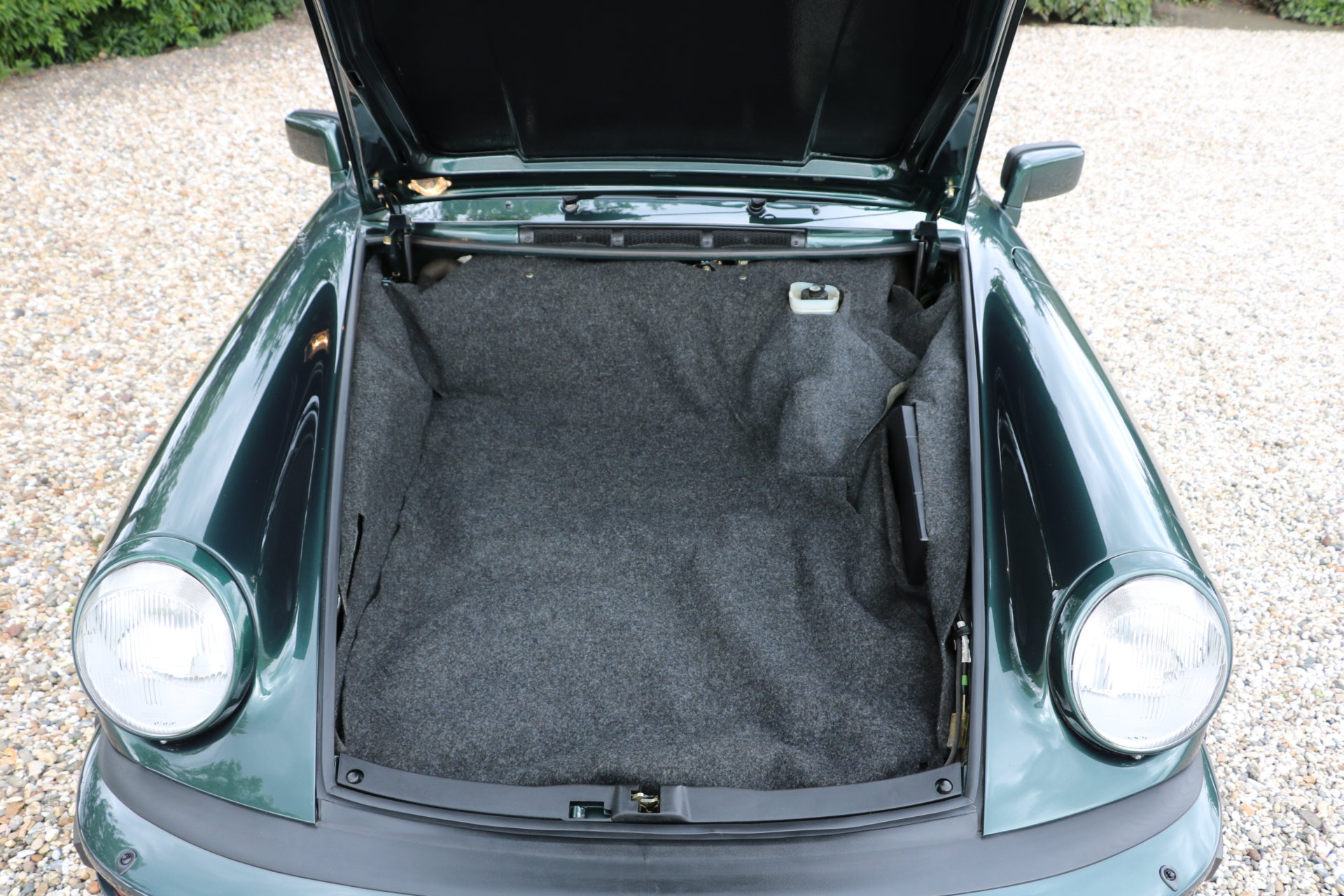 Real Art on Wheels | Porsche 911 Carrera 3.2