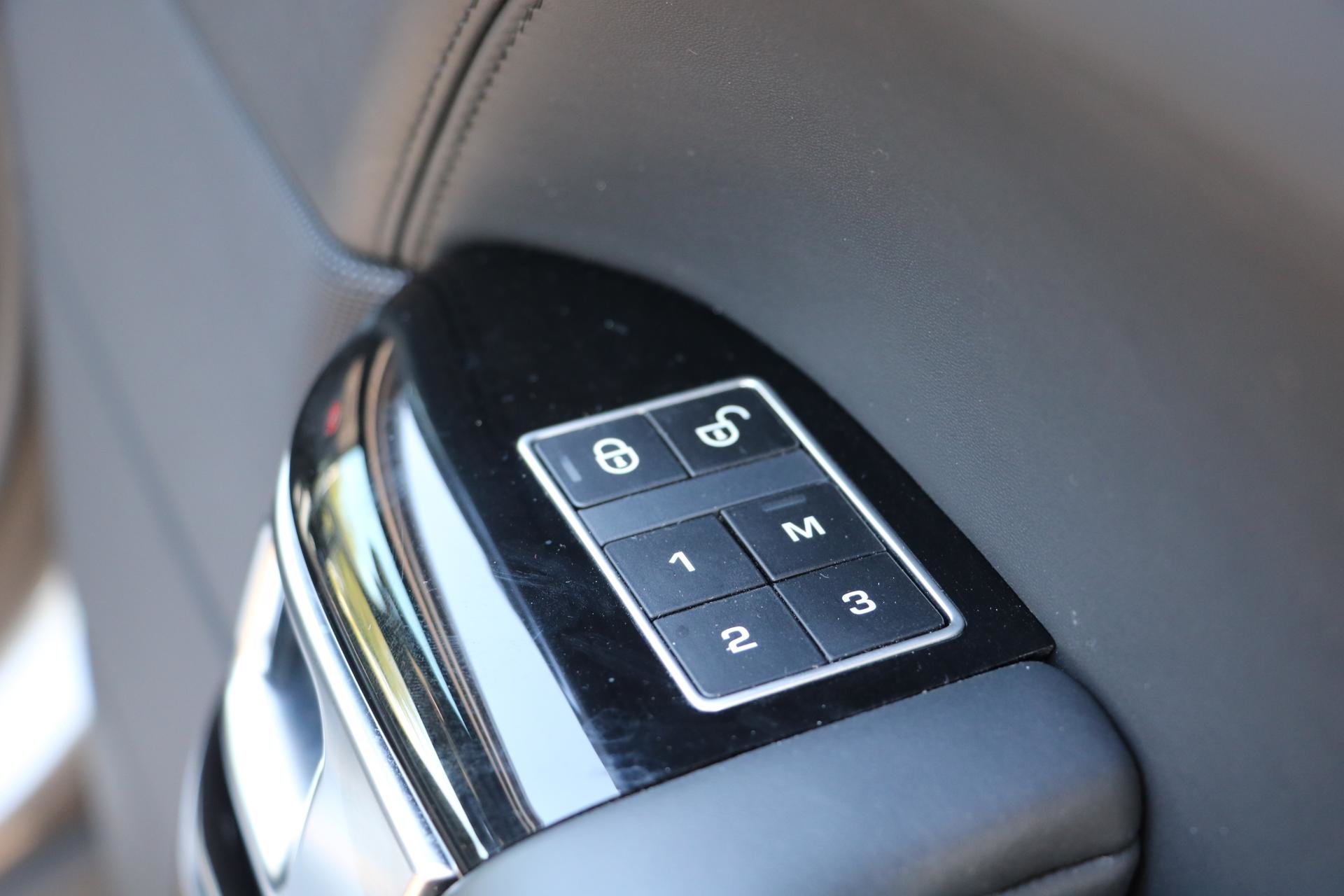 Real Art on Wheels | Range Rover Autobiography SDV8