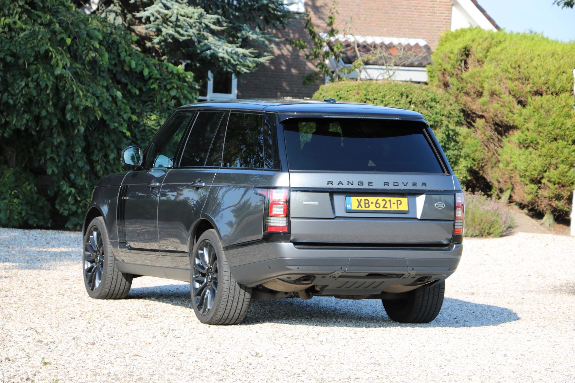 Real Art on Wheels | Range Rover Autobiography SDV8