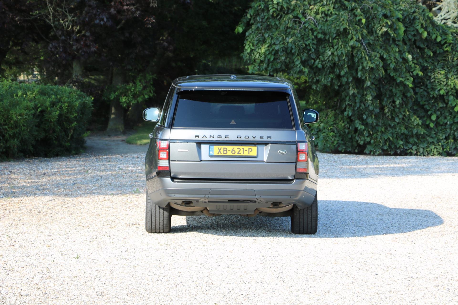 Real Art on Wheels | Range Rover Autobiography SDV8