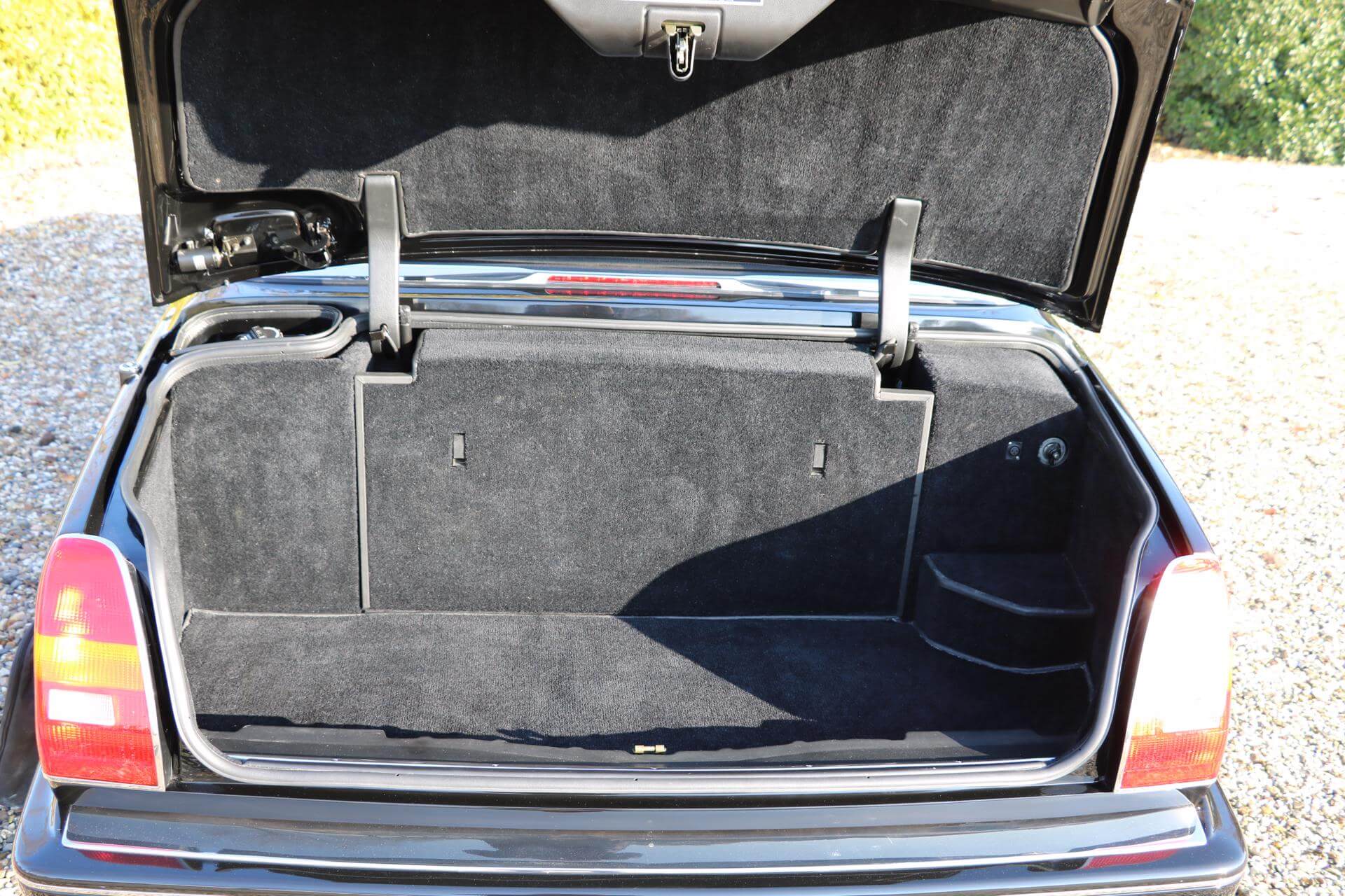 Real Art on Wheels | Bentley Azure Widebody