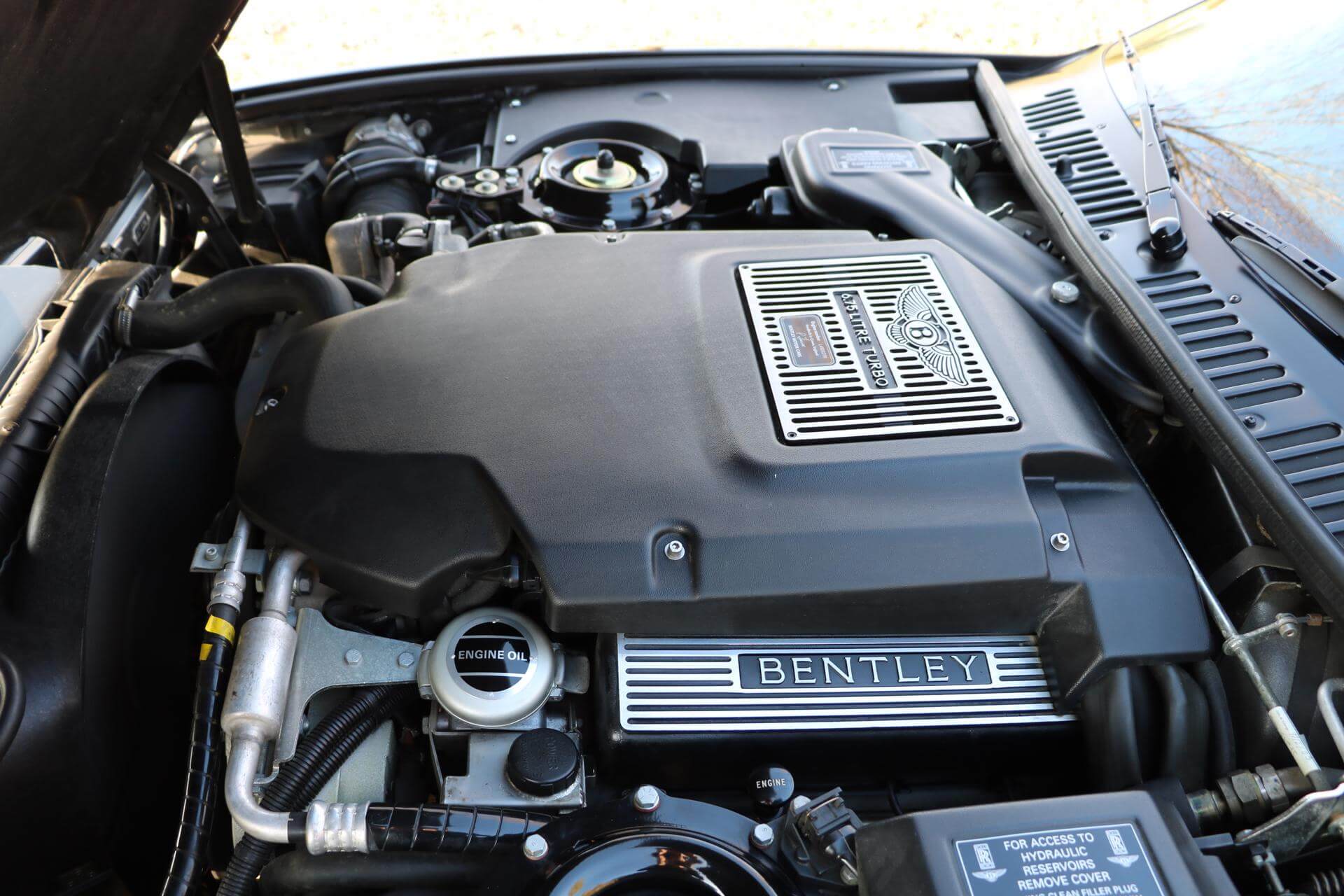 Real Art on Wheels | Bentley Azure Widebody