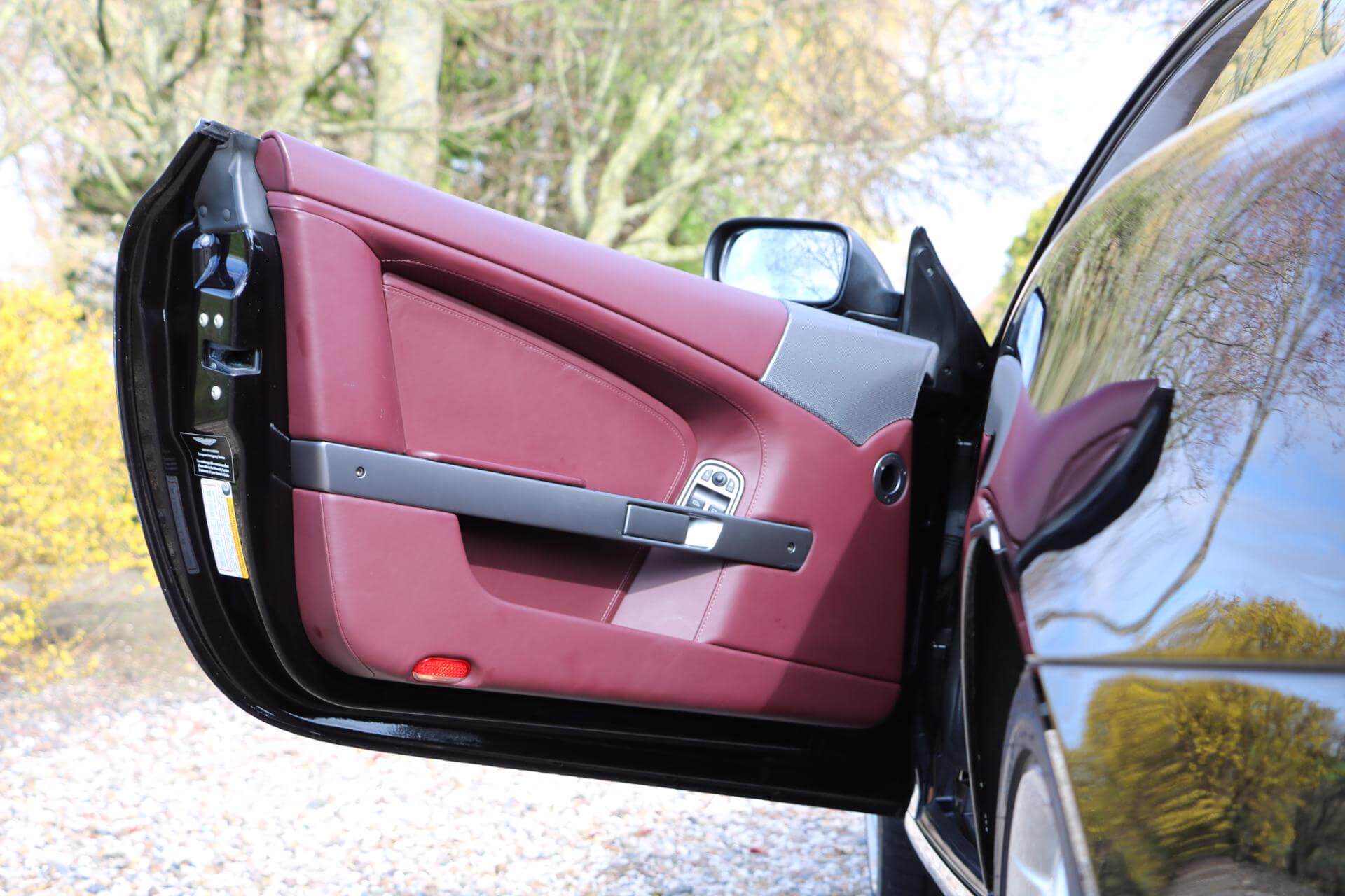 Real Art on Wheels | Aston Martin DB9