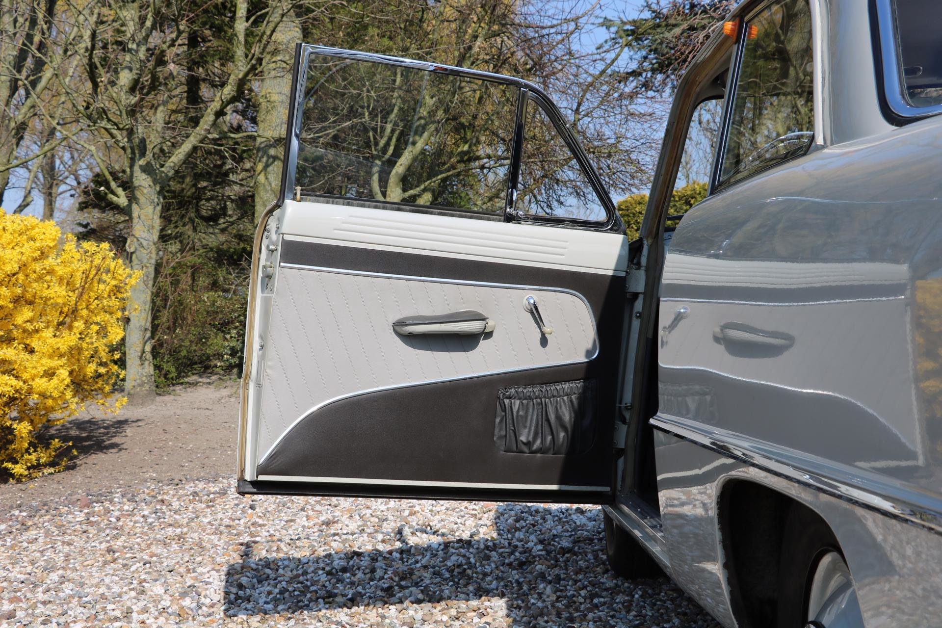 Real Art on Wheels | Ford Taunus 15M