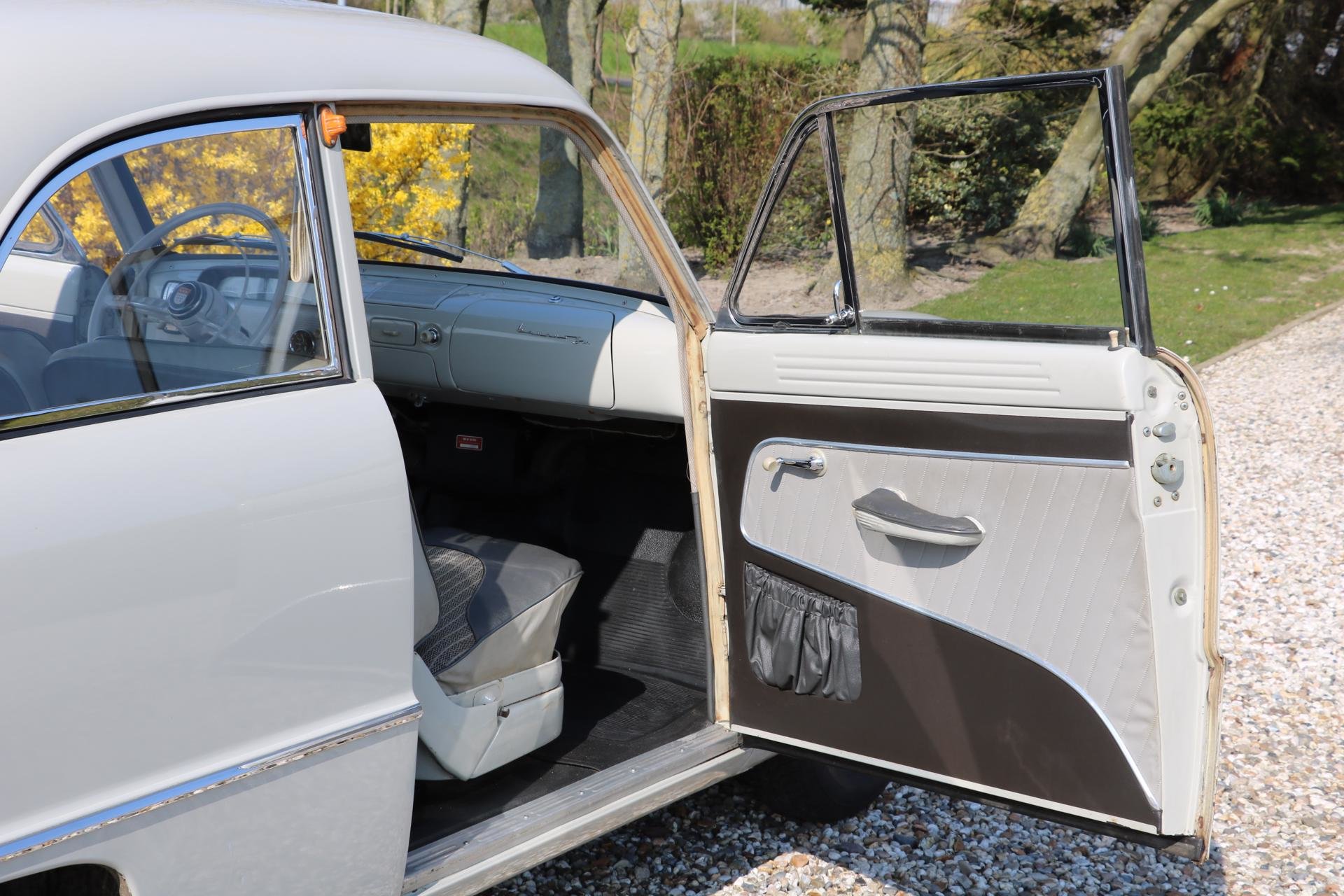 Real Art on Wheels | Ford Taunus 15M