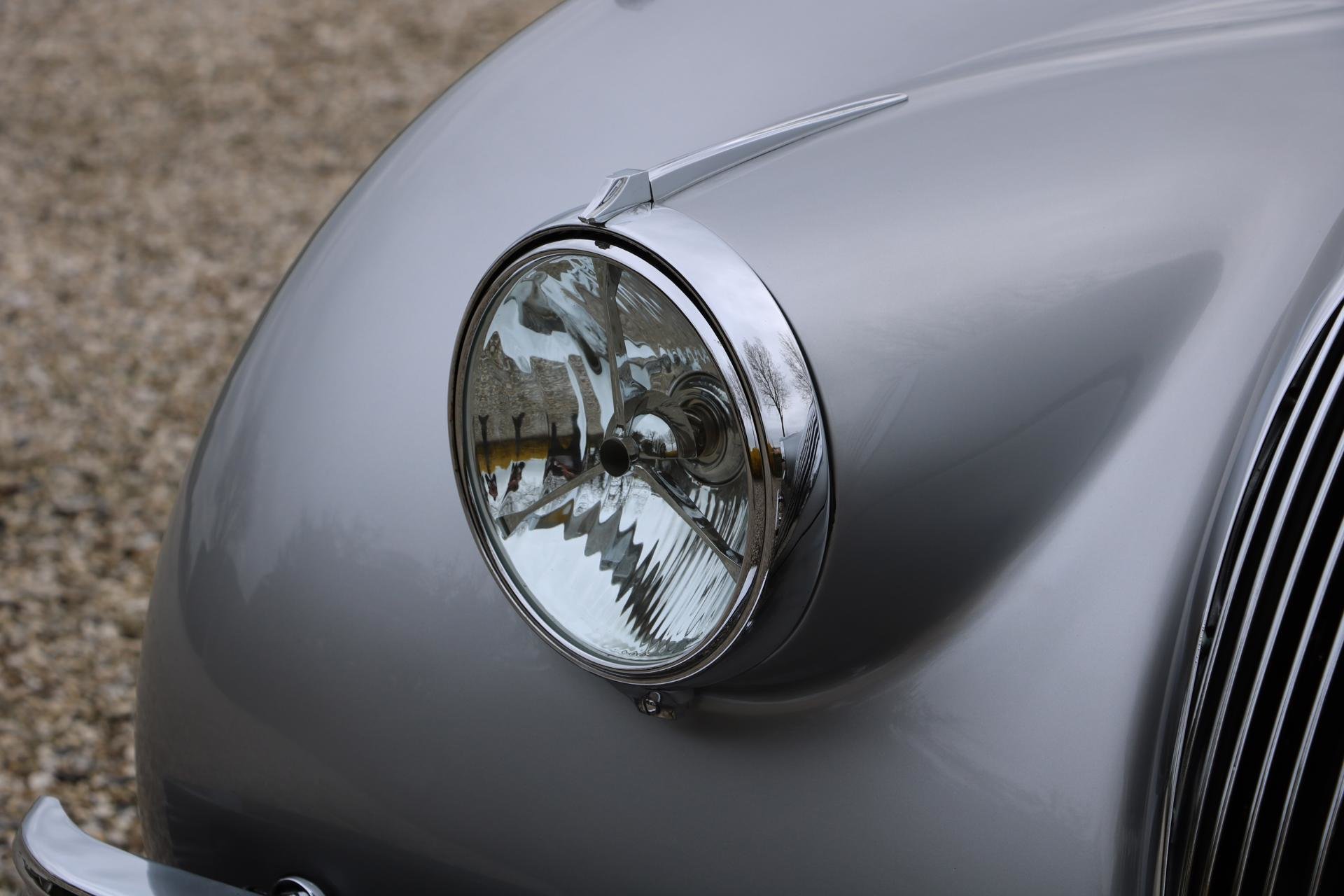 Real Art on Wheels | Jaguar XK120 Roadster
