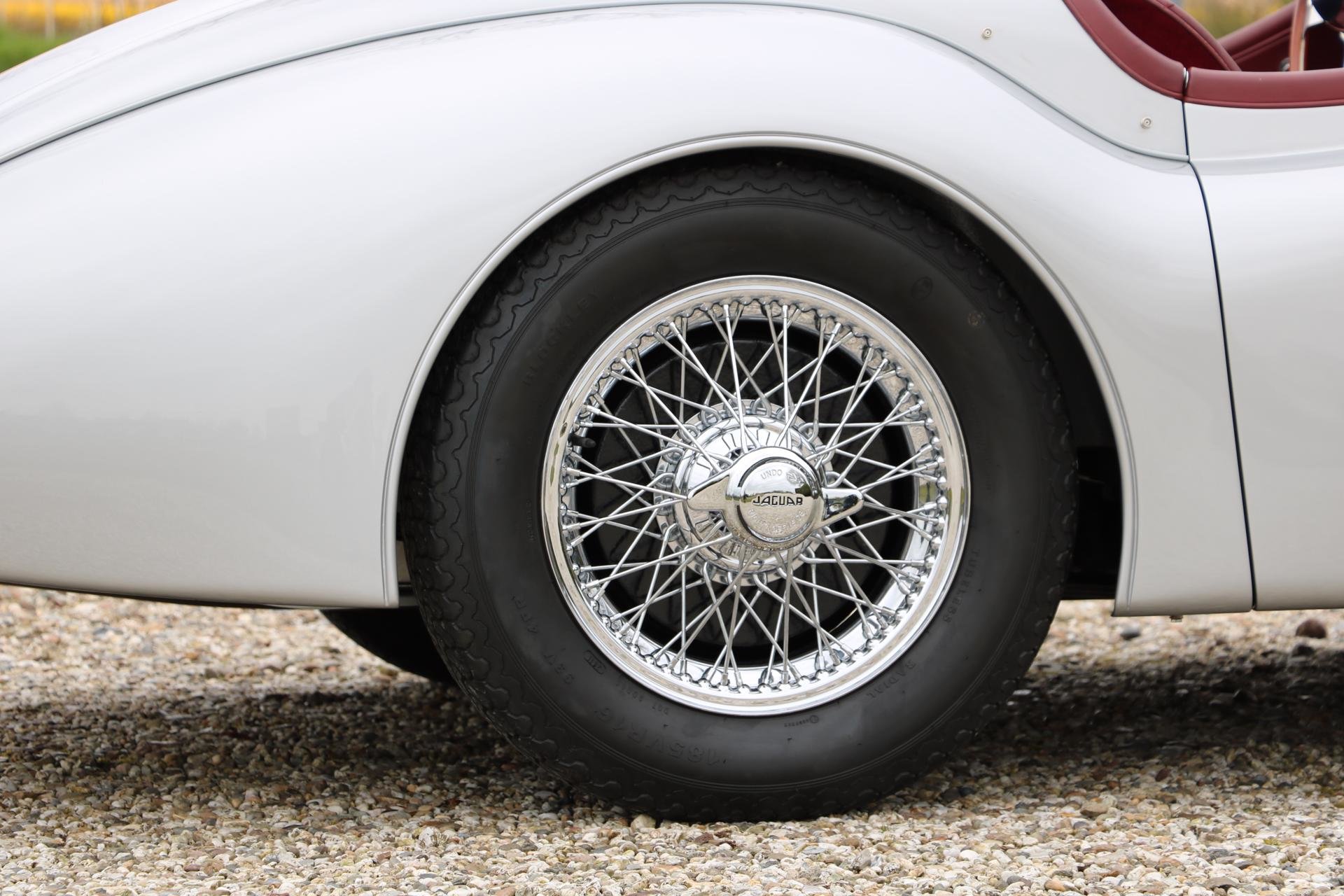 Real Art on Wheels | Jaguar XK120 Roadster