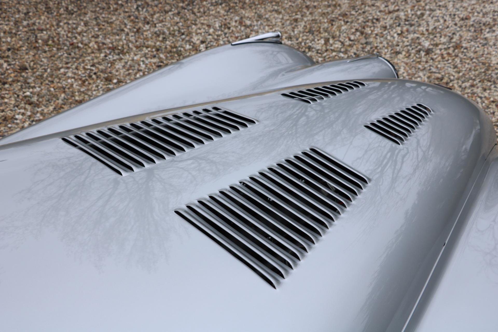 Real Art on Wheels | Jaguar XK120 Roadster