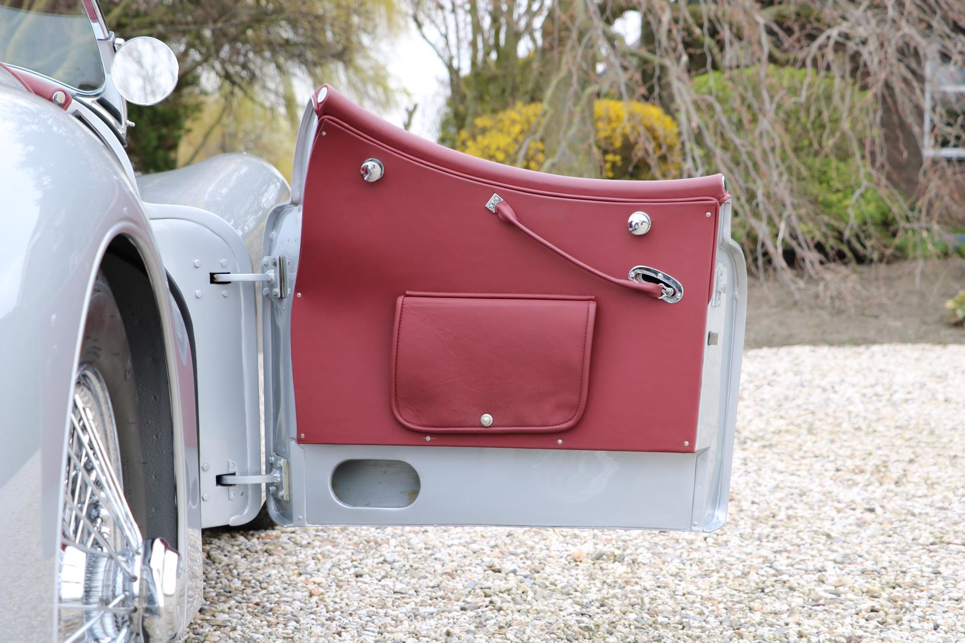 Real Art on Wheels | Jaguar XK120 Roadster