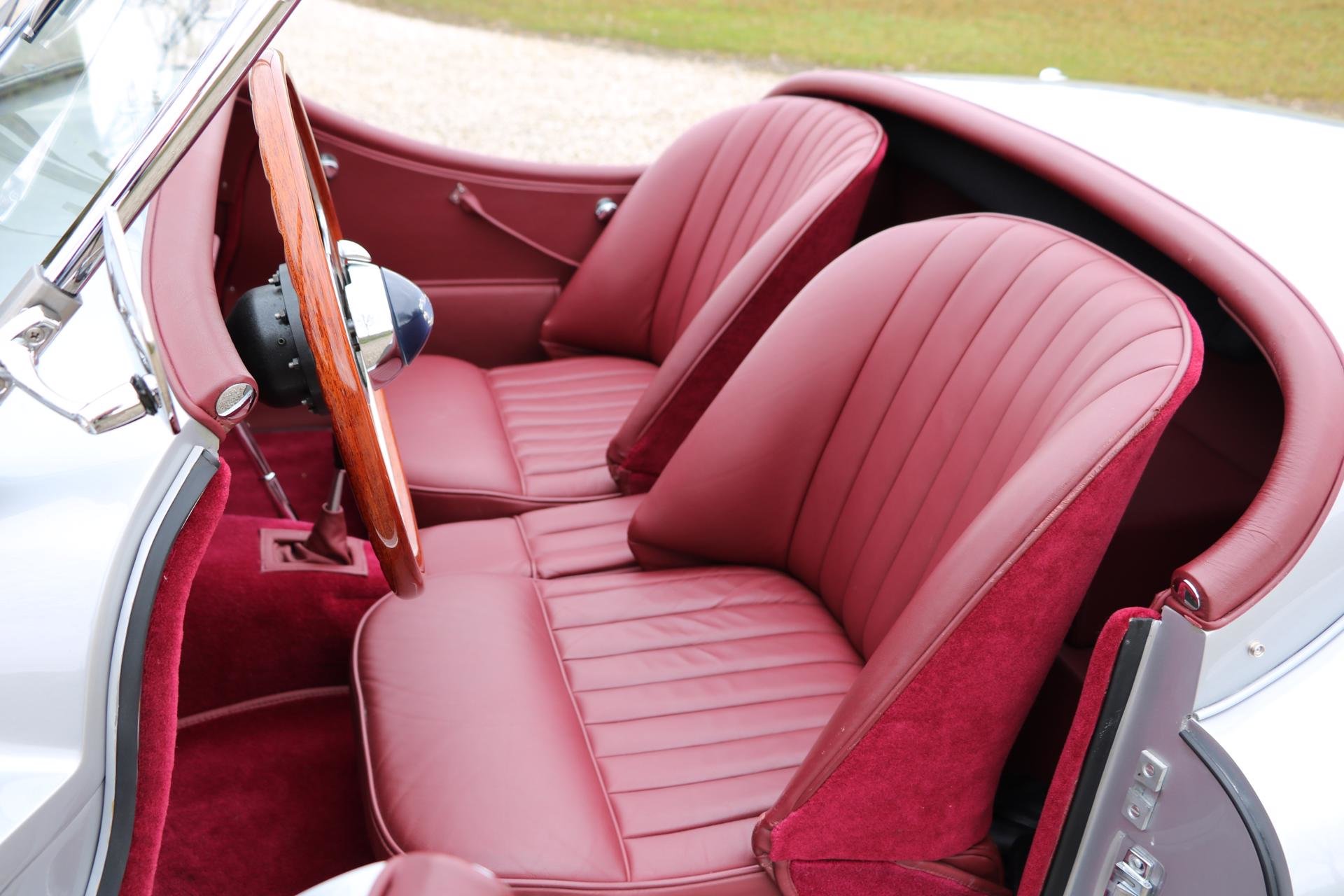 Real Art on Wheels | Jaguar XK120 Roadster