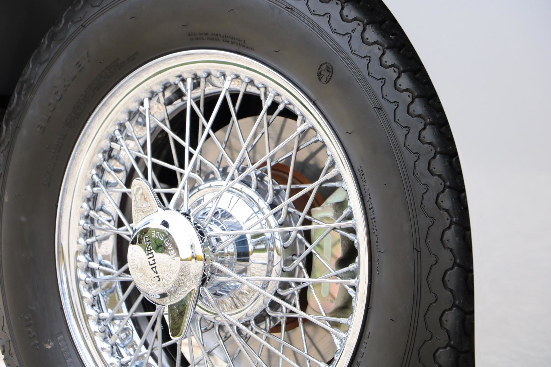 Real Art on Wheels | Jaguar XK120 Roadster