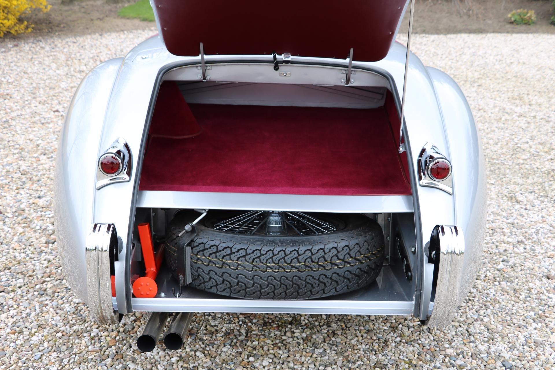 Real Art on Wheels | Jaguar XK120 Roadster