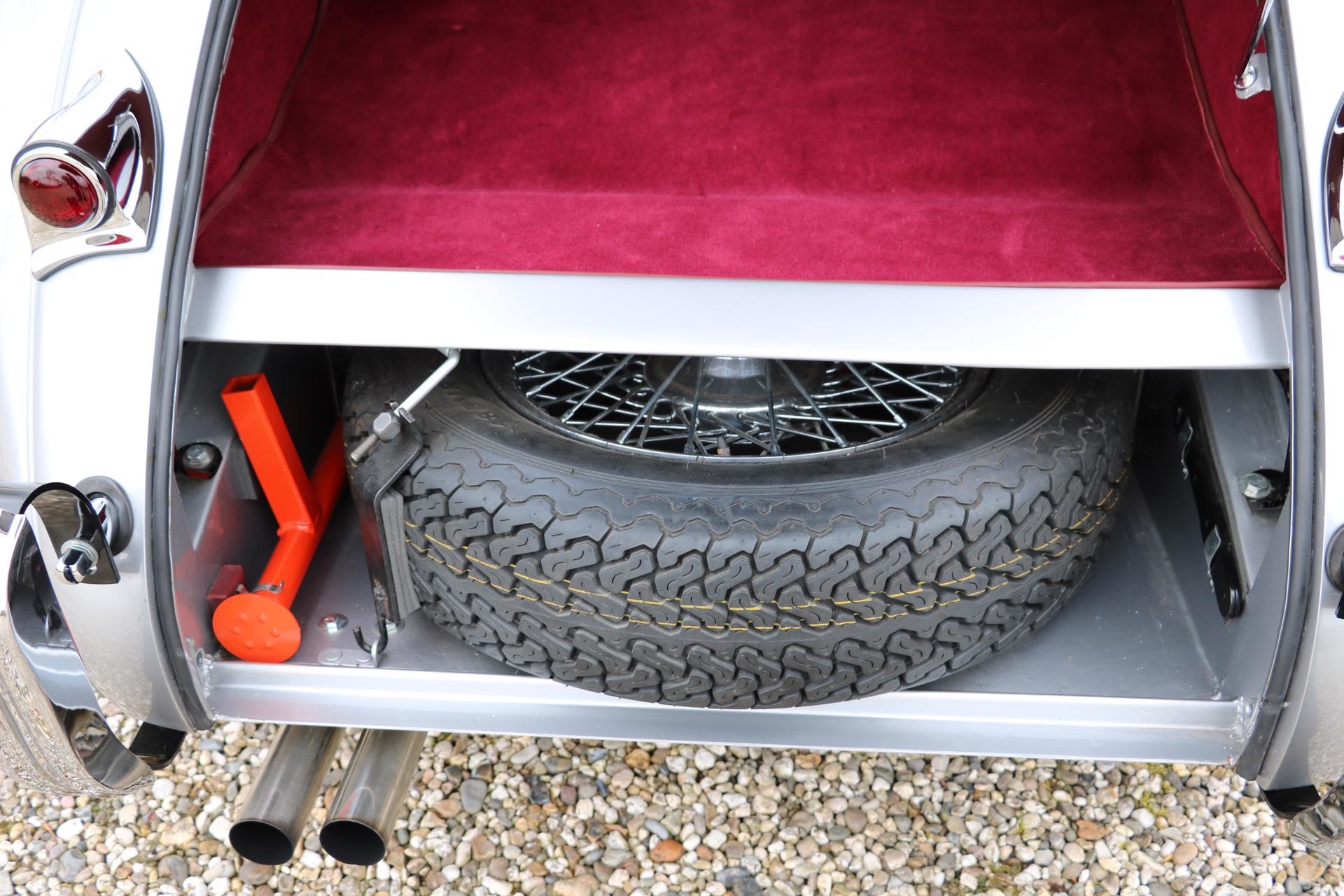 Real Art on Wheels | Jaguar XK120 Roadster