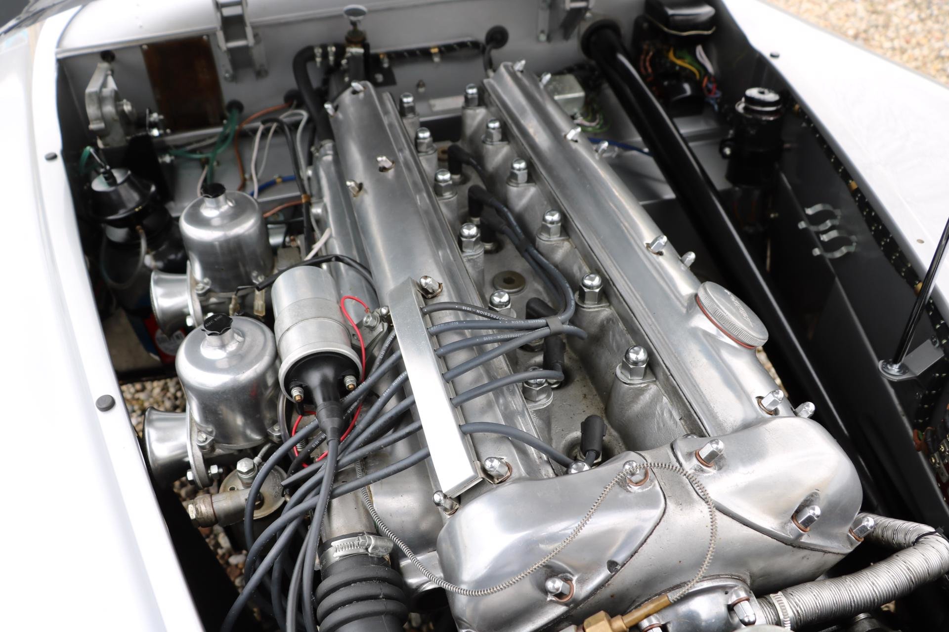 Real Art on Wheels | Jaguar XK120 Roadster