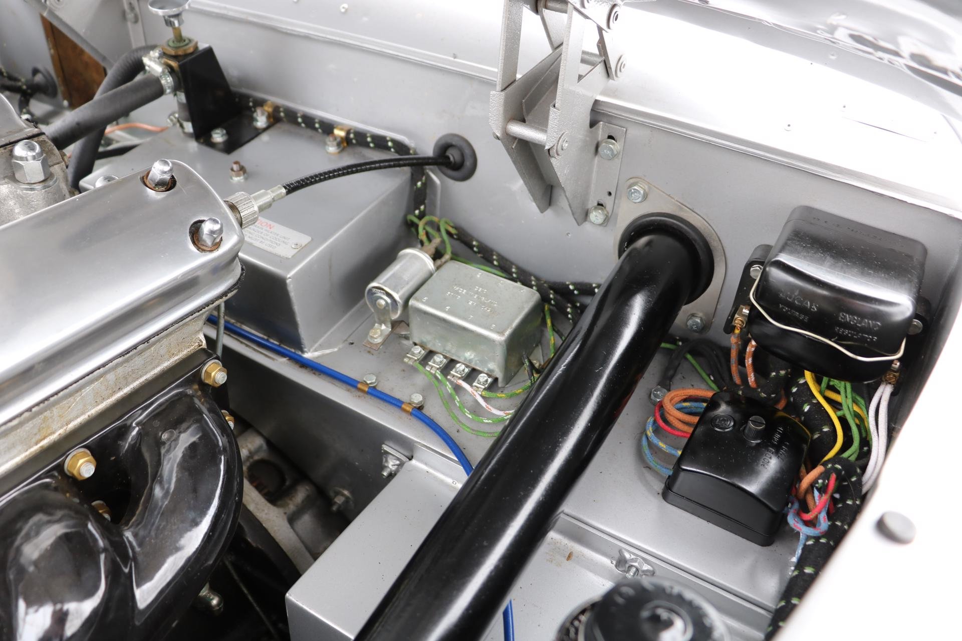 Real Art on Wheels | Jaguar XK120 Roadster