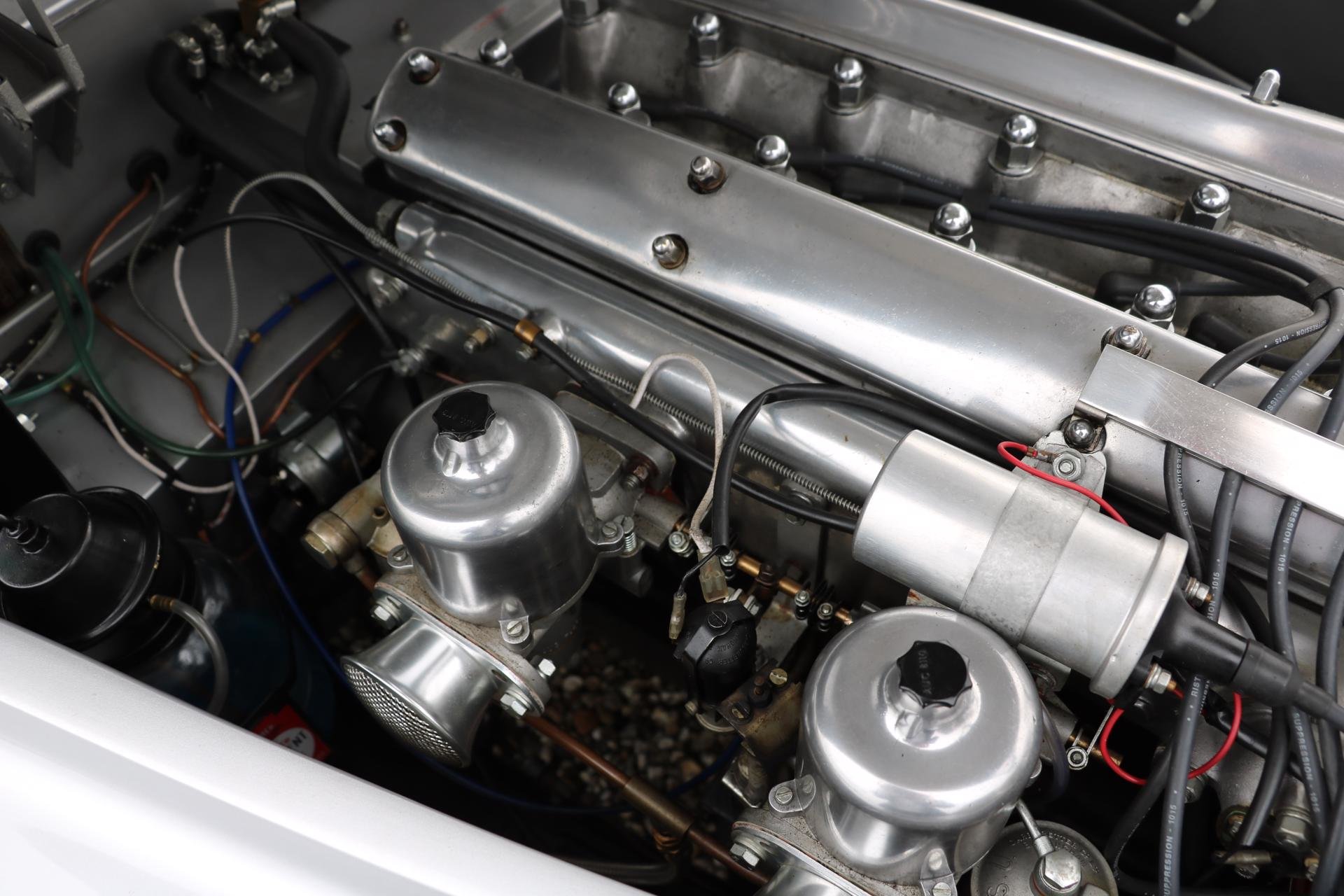 Real Art on Wheels | Jaguar XK120 Roadster