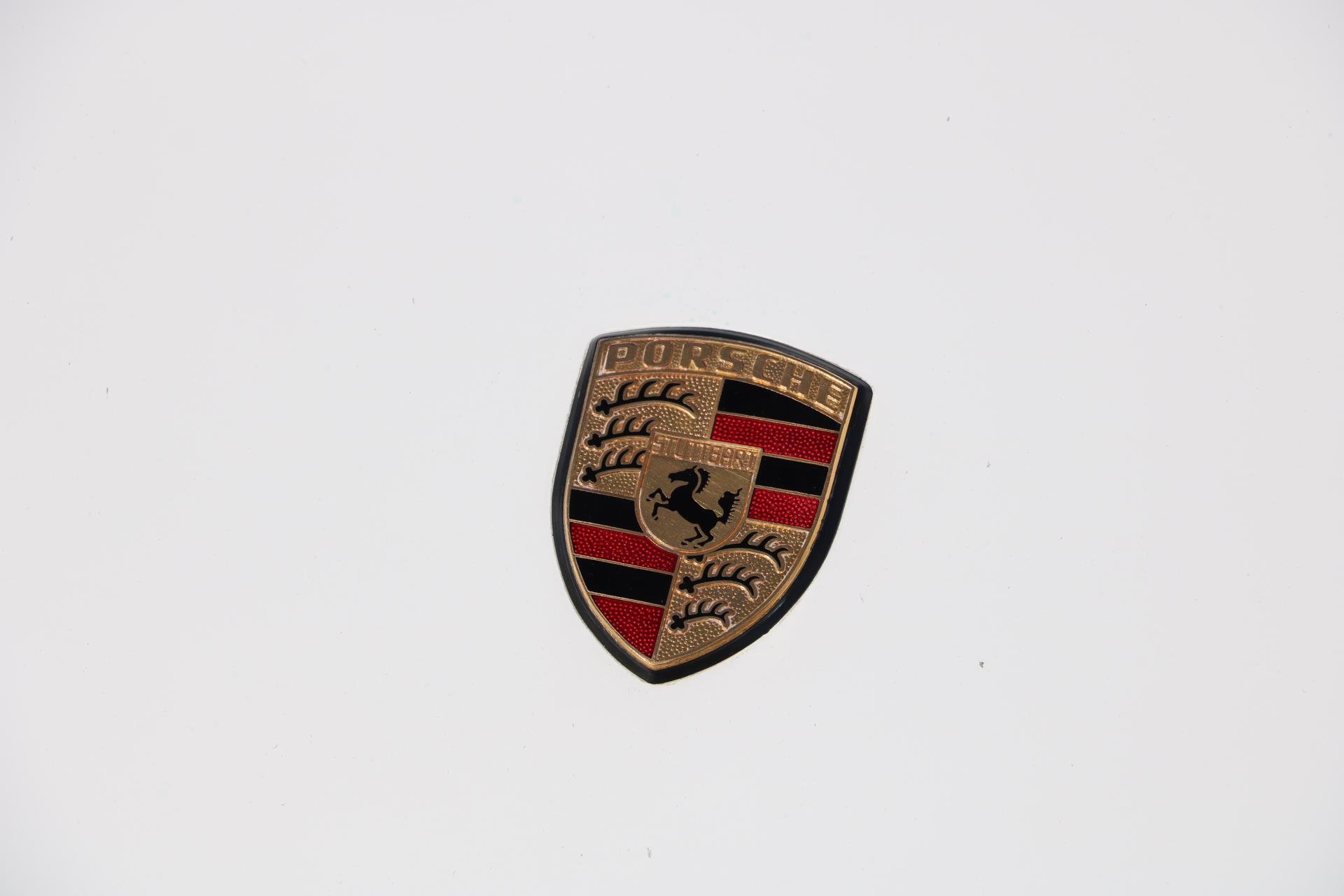 Real Art on Wheels | Porsche 911 Carrera 3.2 Cabriolet