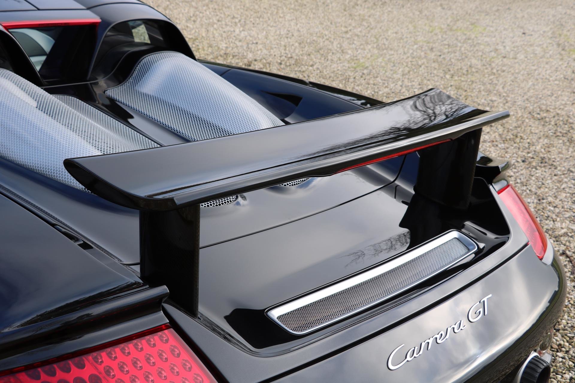 Real Art on Wheels | Porsche Carrera GT