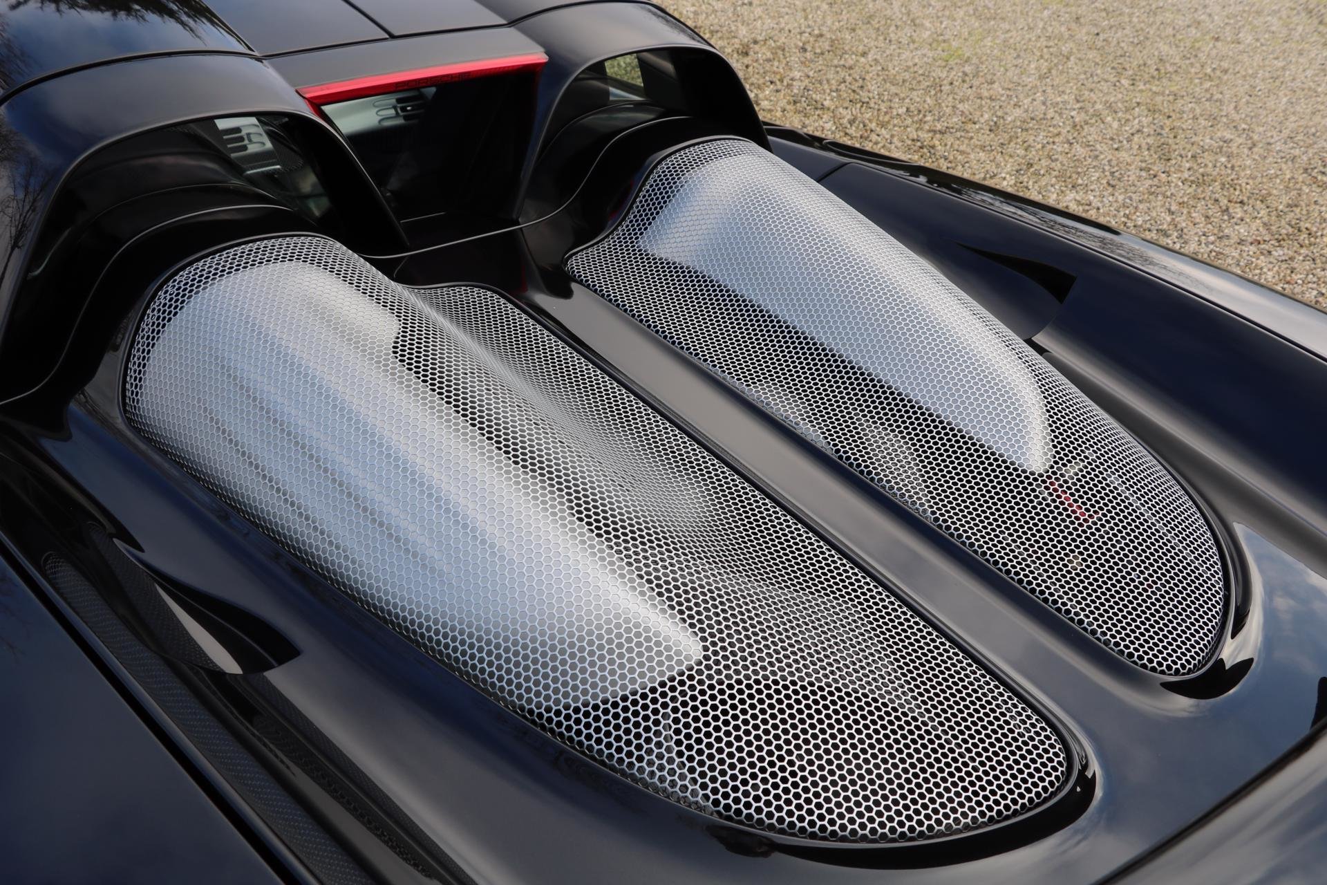 Real Art on Wheels | Porsche Carrera GT