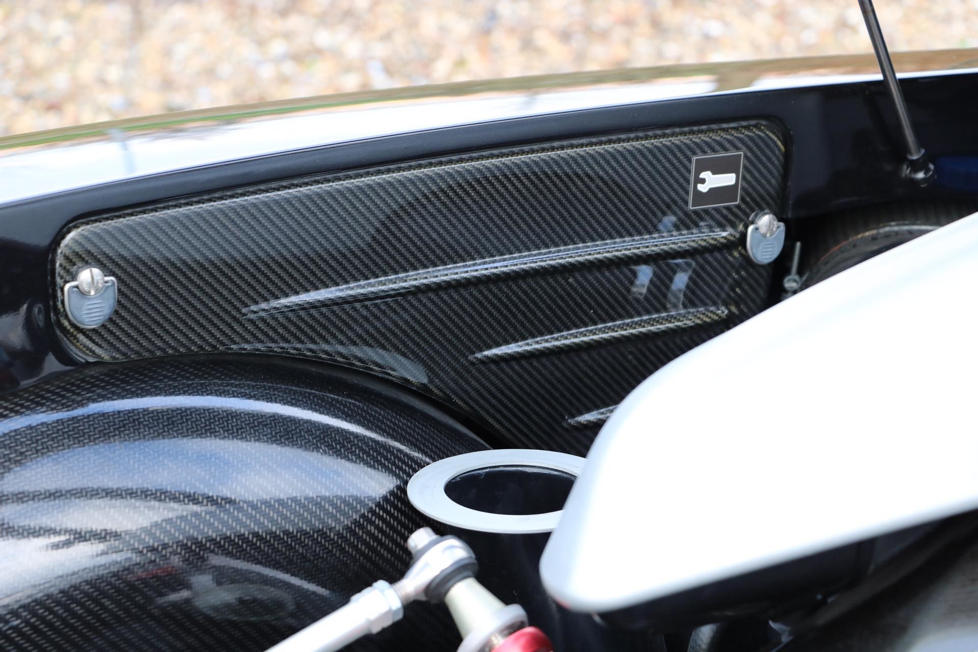 Real Art on Wheels | Porsche Carrera GT