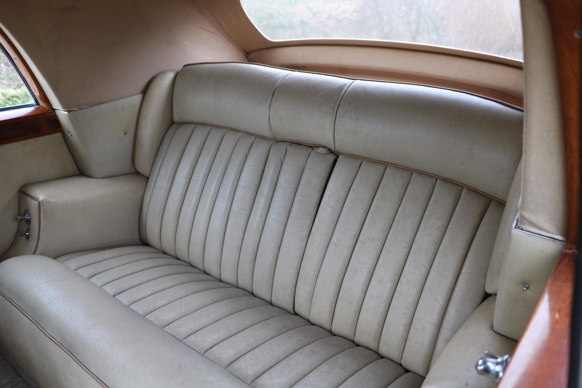 Real Art on Wheels | Rolls-Royce Silver Cloud DHC