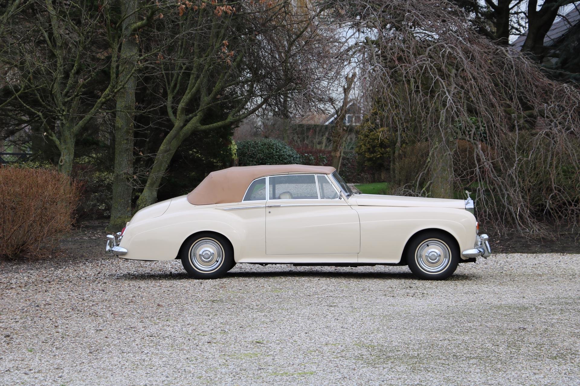 Real Art on Wheels | Rolls-Royce Silver Cloud DHC