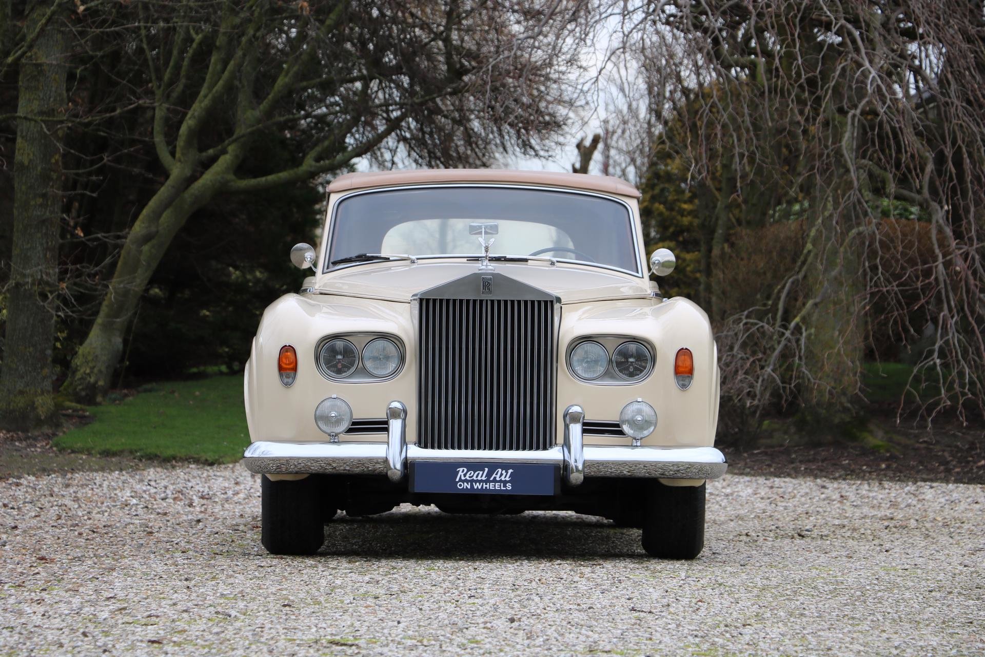 Real Art on Wheels | Rolls-Royce Silver Cloud DHC