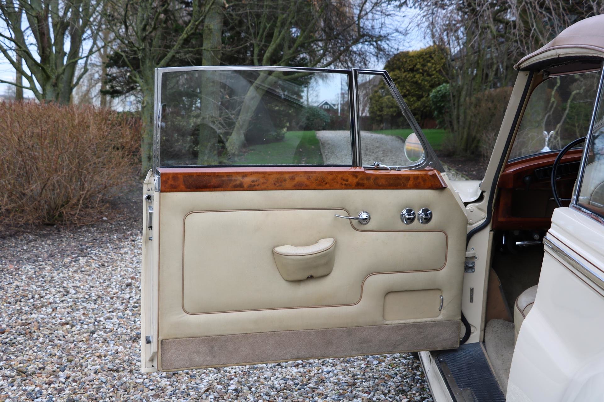 Real Art on Wheels | Rolls-Royce Silver Cloud DHC