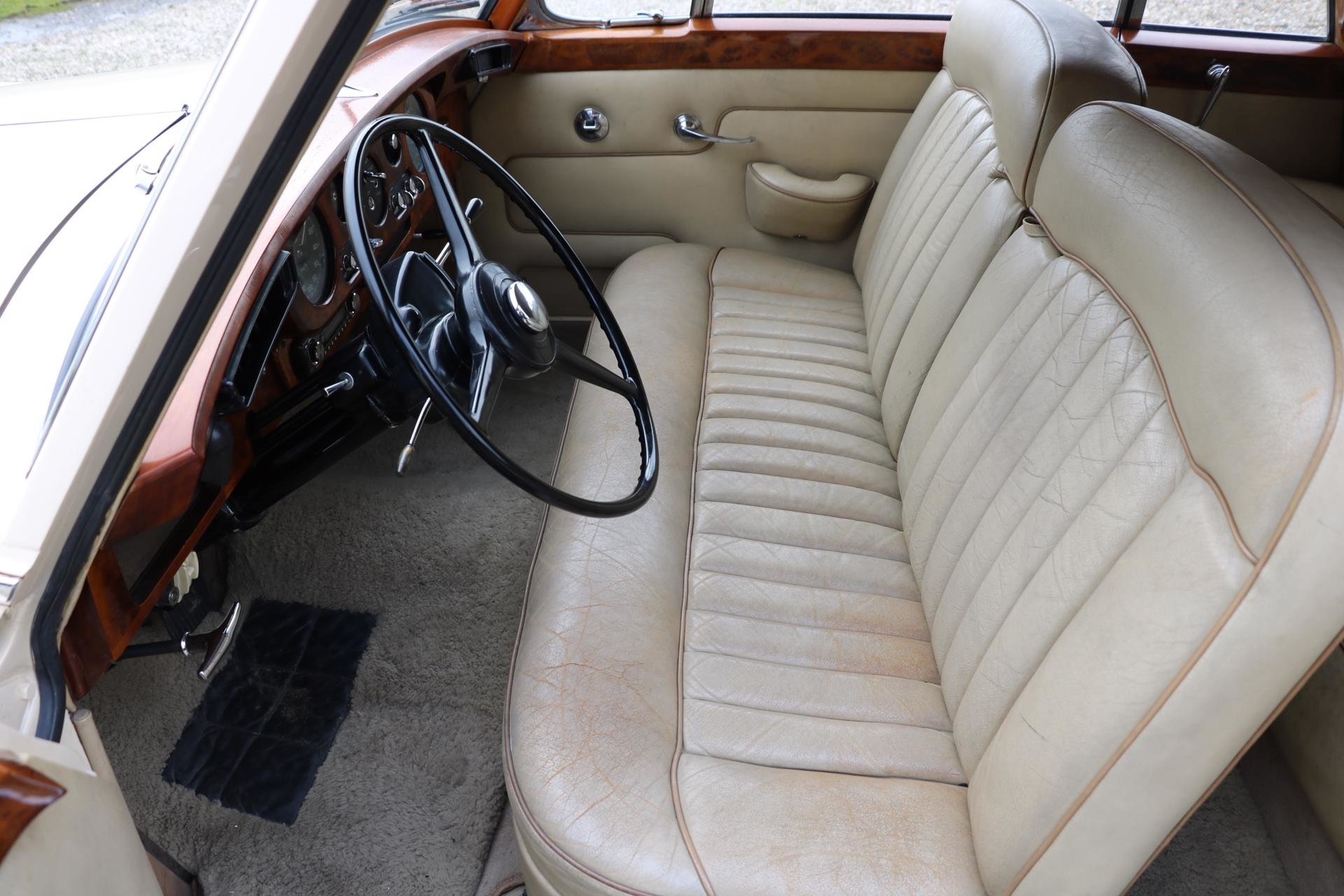 Real Art on Wheels | Rolls-Royce Silver Cloud DHC