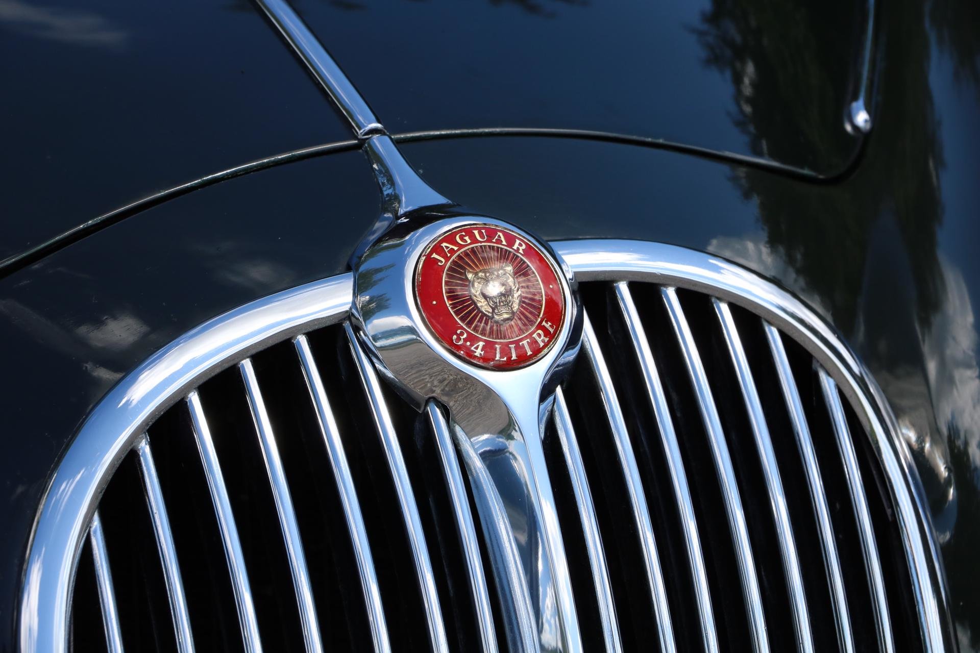 Real Art on Wheels | Jaguar Mark II 340