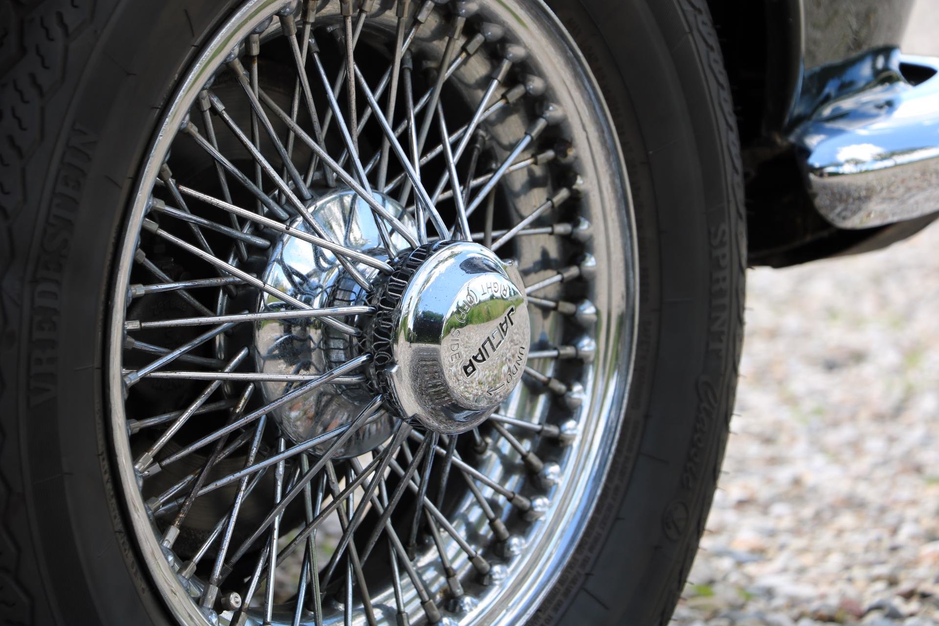 Real Art on Wheels | Jaguar Mark II 340