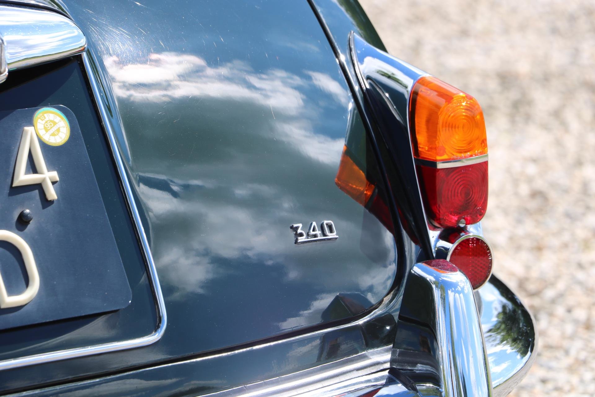 Real Art on Wheels | Jaguar Mark II 340