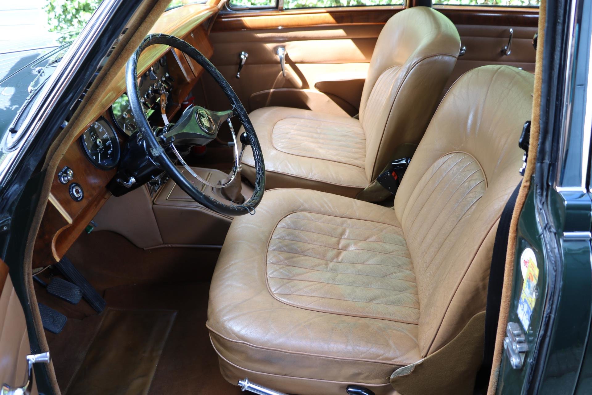 Real Art on Wheels | Jaguar Mark II 340