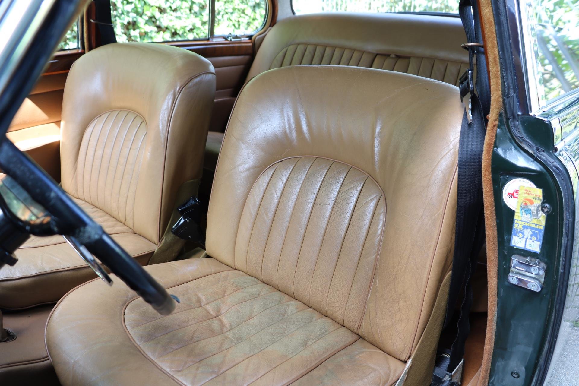 Real Art on Wheels | Jaguar Mark II 340