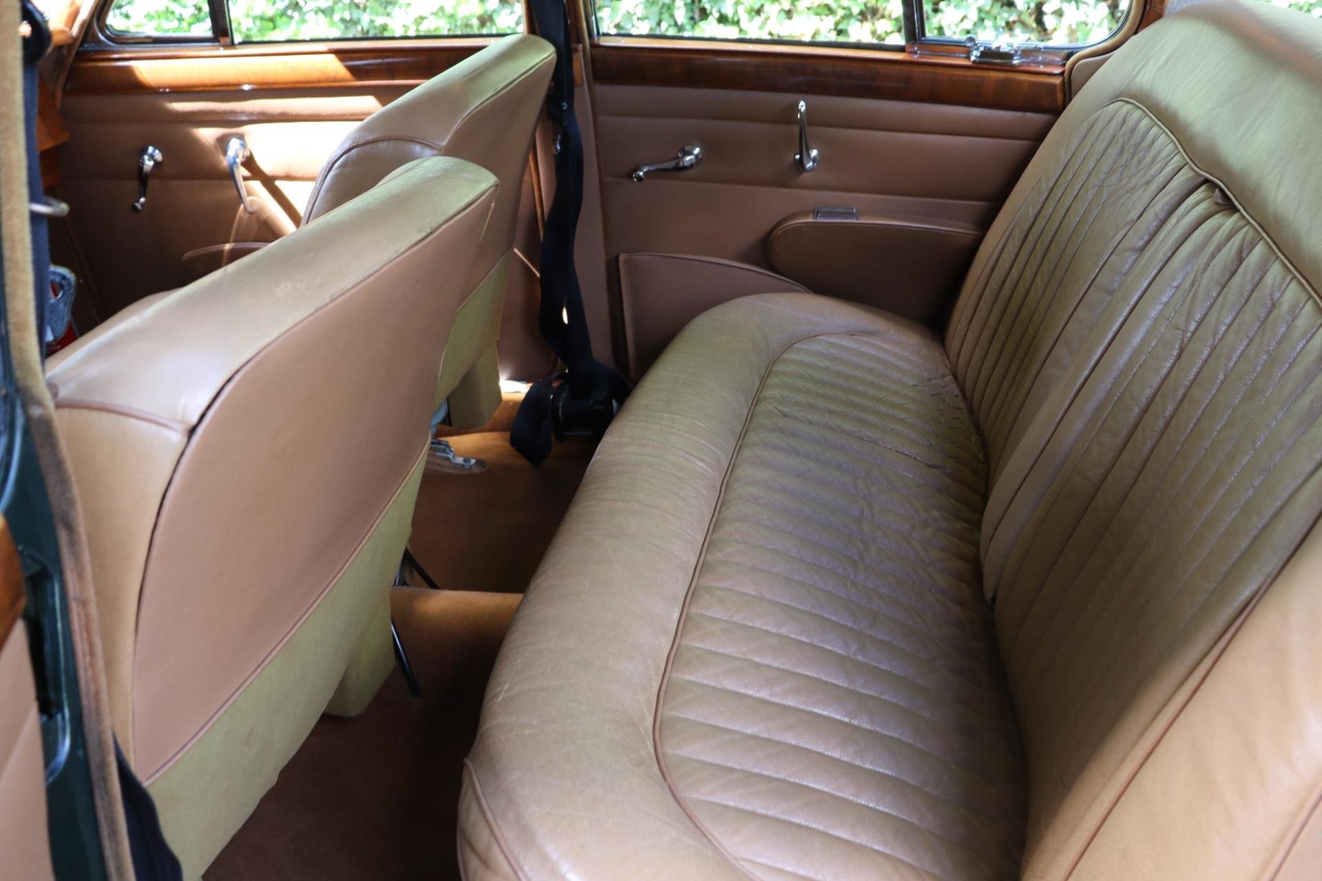 Real Art on Wheels | Jaguar Mark II 340