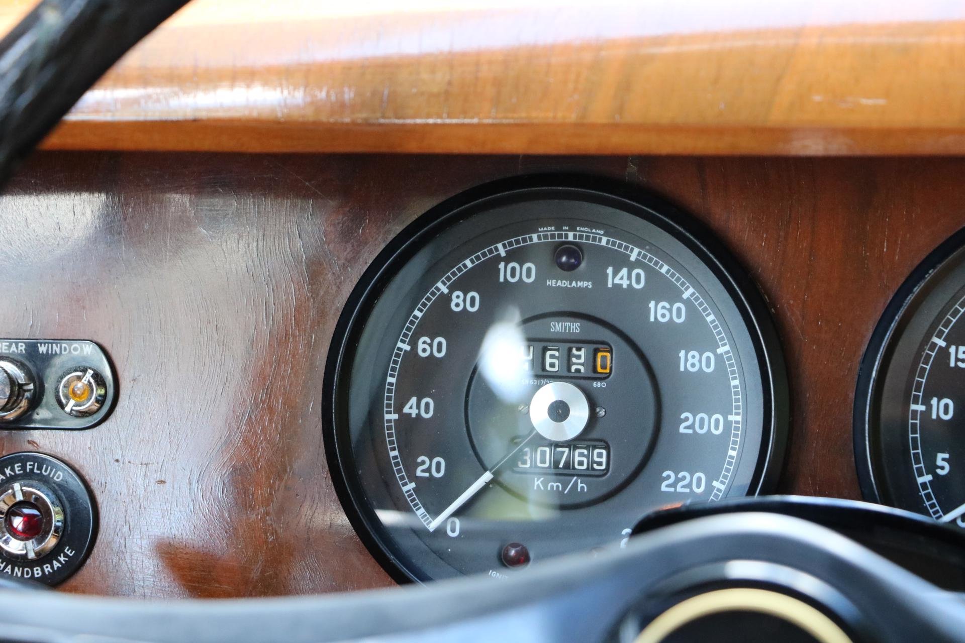 Real Art on Wheels | Jaguar Mark II 340