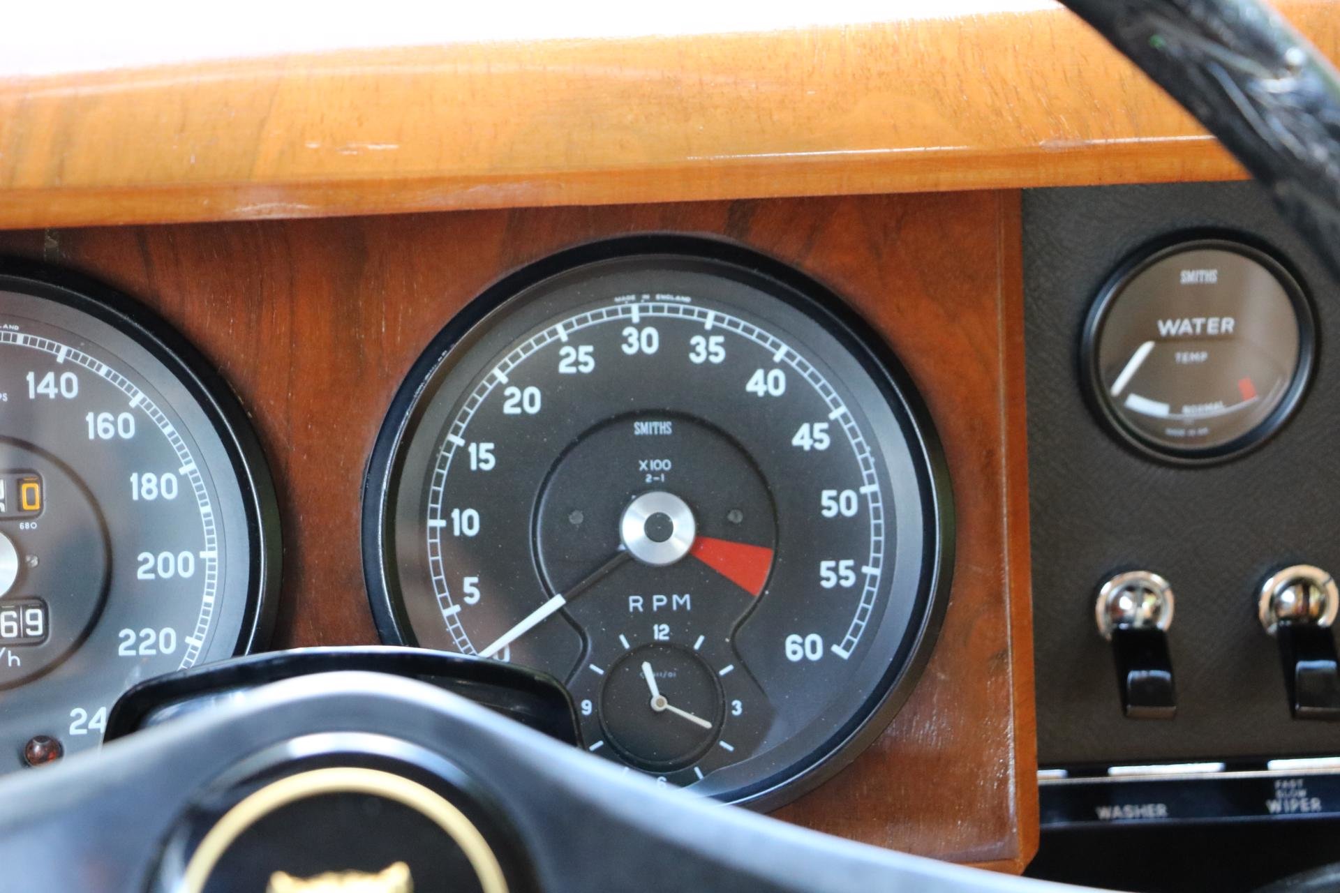 Real Art on Wheels | Jaguar Mark II 340