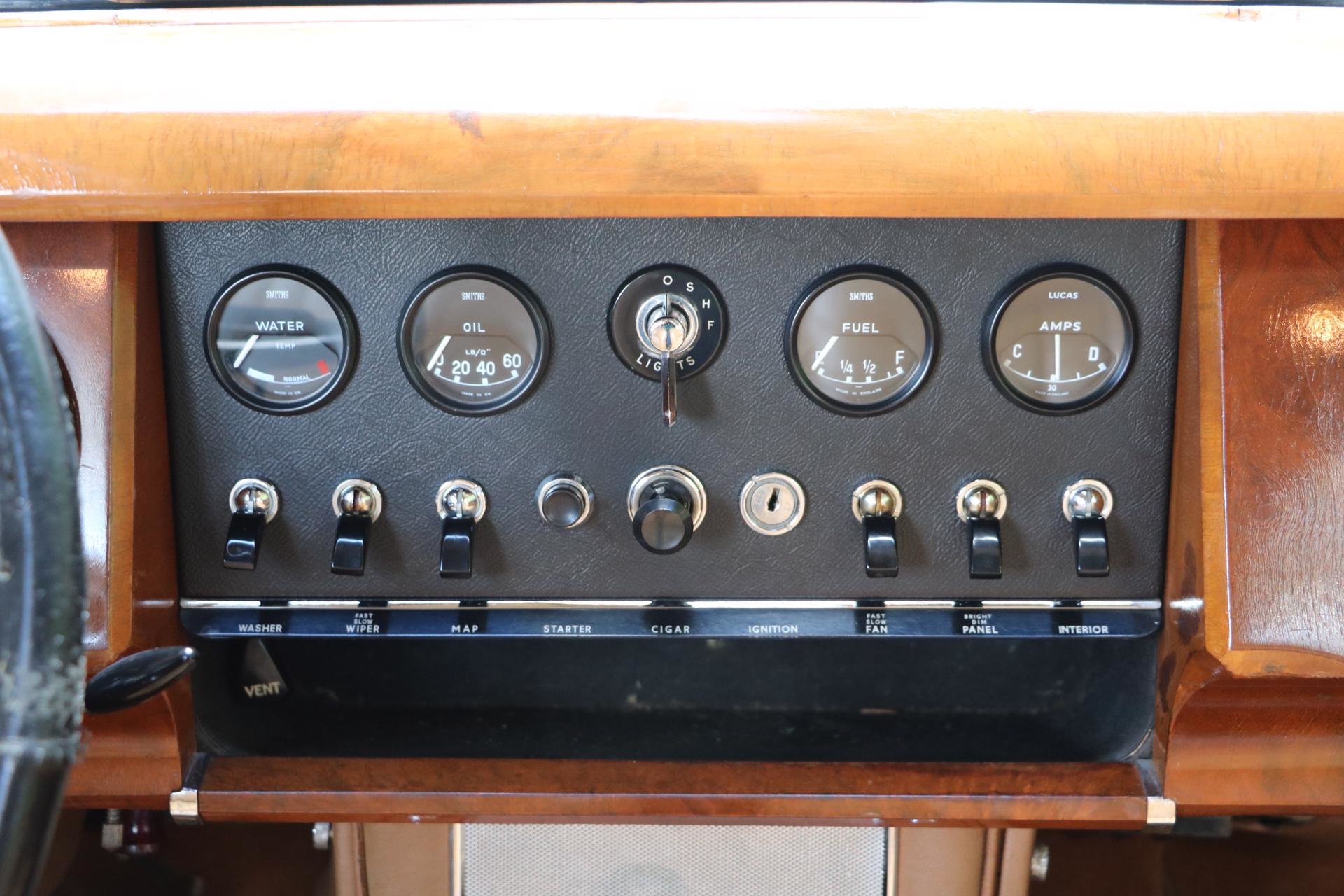 Real Art on Wheels | Jaguar Mark II 340