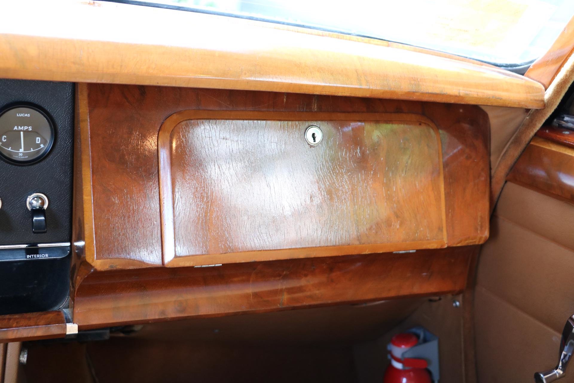 Real Art on Wheels | Jaguar Mark II 340