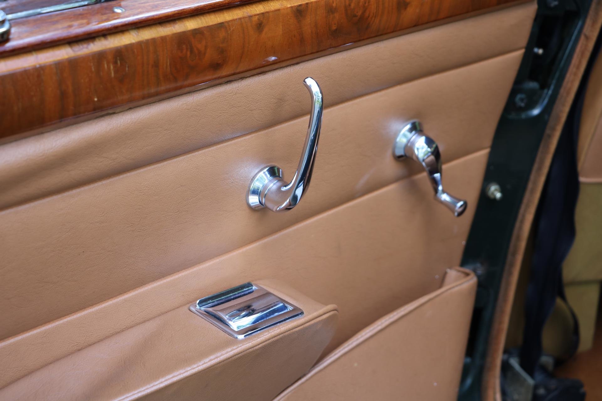 Real Art on Wheels | Jaguar Mark II 340