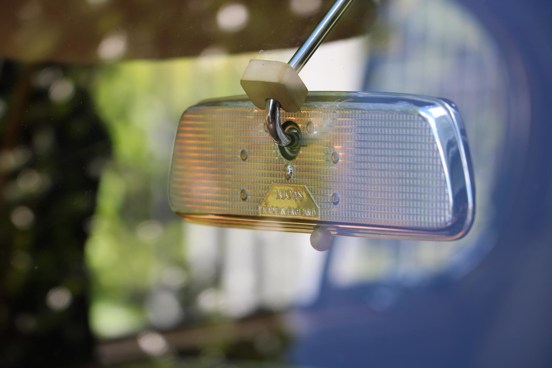 Real Art on Wheels | Jaguar Mark II 340