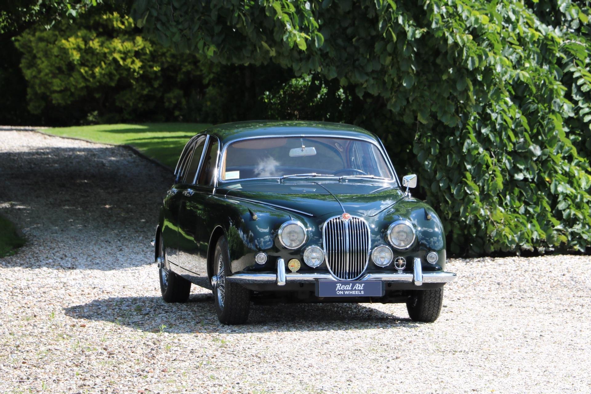 Real Art on Wheels | Jaguar Mark II 340