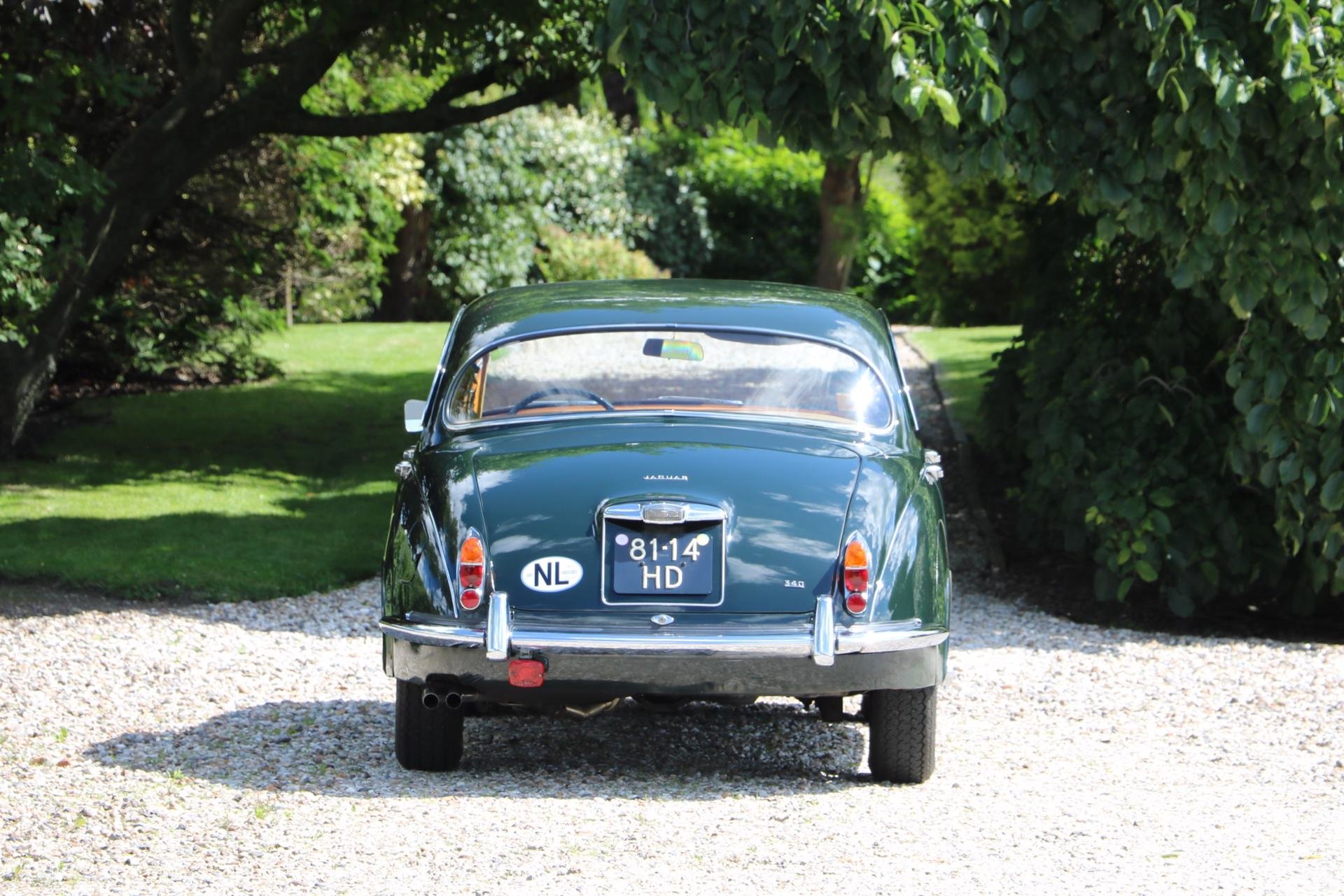 Real Art on Wheels | Jaguar Mark II 340