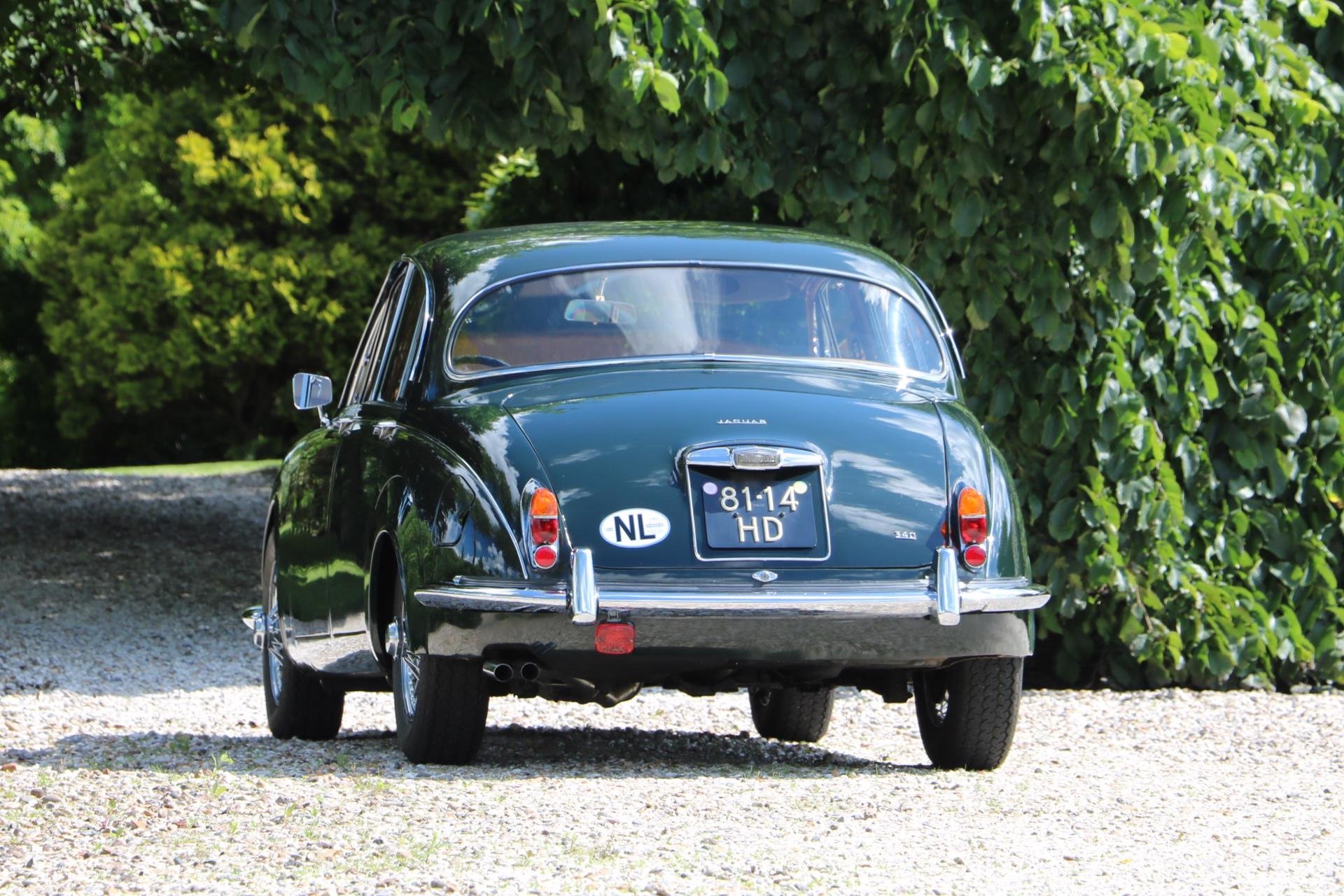 Real Art on Wheels | Jaguar Mark II 340