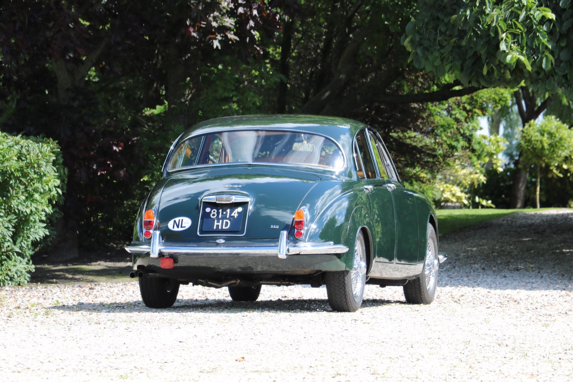 Real Art on Wheels | Jaguar Mark II 340