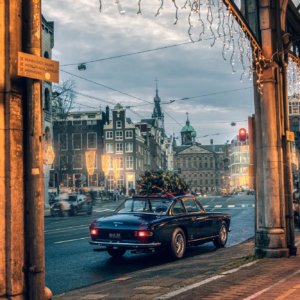 Real Art on Wheels | Ferrari 330 GT 2+2 Christmas Ferrari