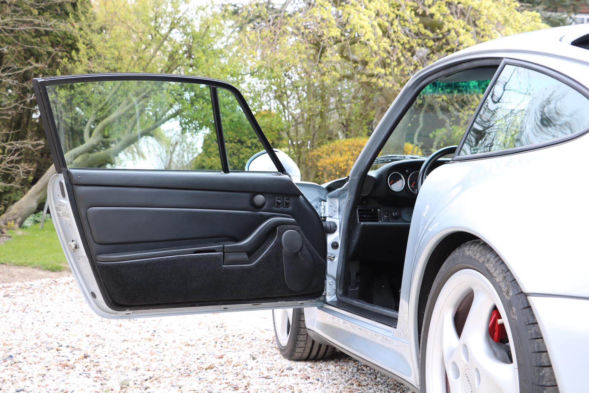 Real Art on Wheels | Porsche 993 Turbo