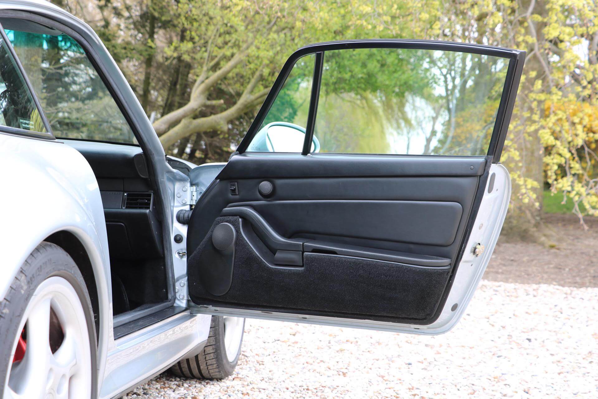 Real Art on Wheels | Porsche 993 Turbo