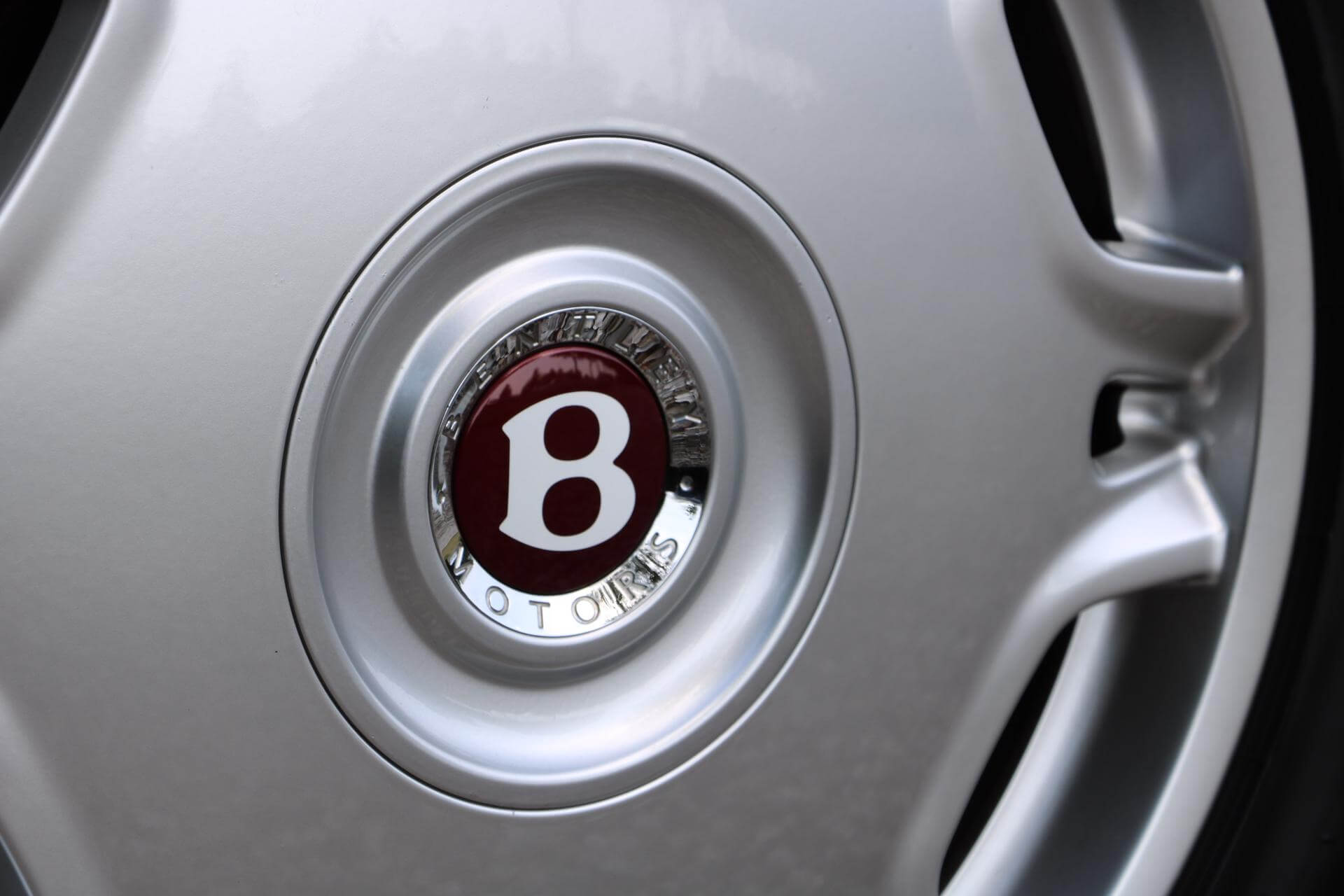 Real Art on Wheels | Bentley Arnage RL